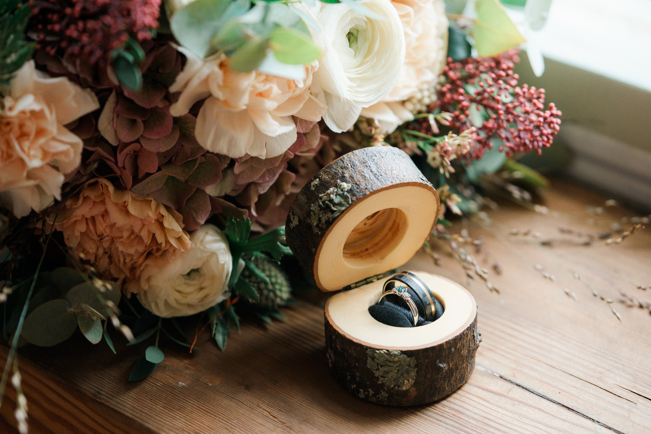 Häät Kiialan Kartanossa: Romanttinen Vihkiminen ja Juhla Kiaalan kartanossa, Viinatehtaalla. Hääkuvaus Porvoo