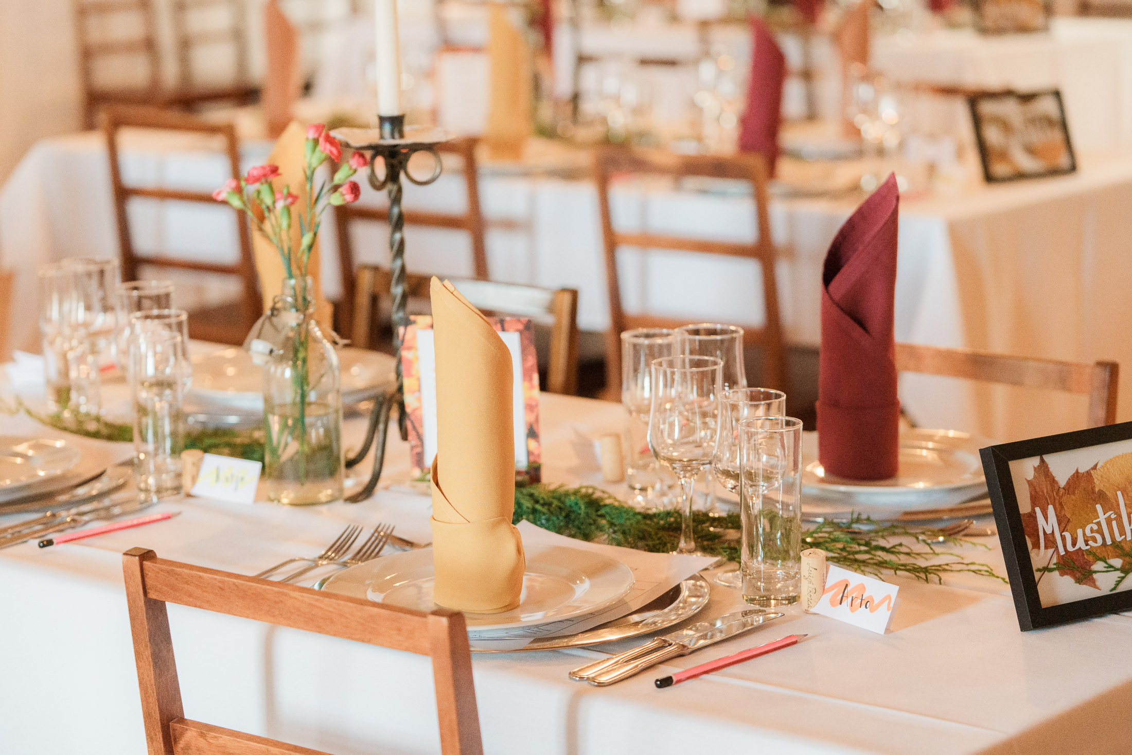 Häät Kiialan Kartanossa: Romanttinen Vihkiminen ja Juhla Kiaalan kartanossa, Viinatehtaalla. Hääkuvaus Porvoo