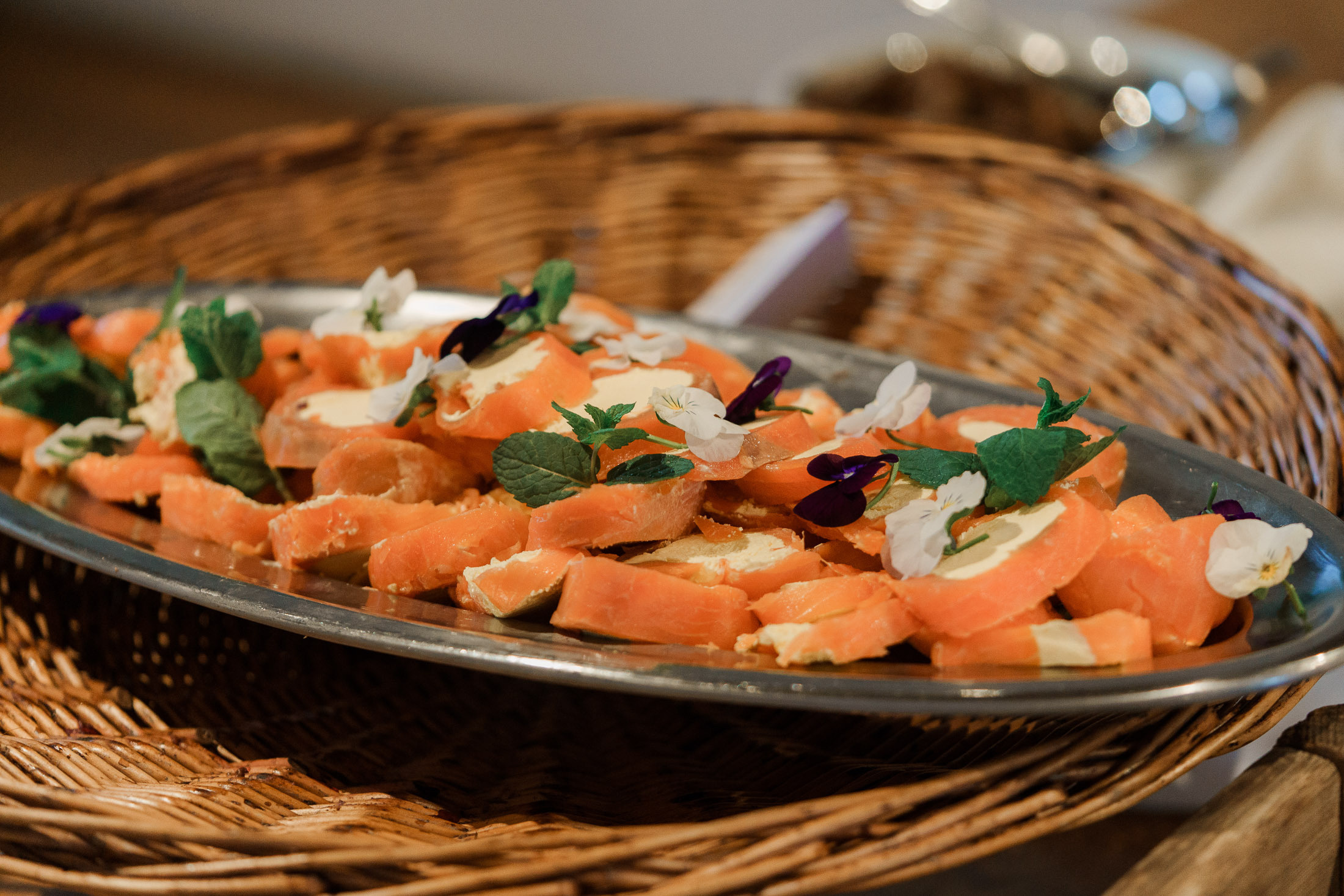 Häät Kiialan Kartanossa: Romanttinen Vihkiminen ja Juhla Kiaalan kartanossa, Viinatehtaalla. Hääkuvaus Porvoo