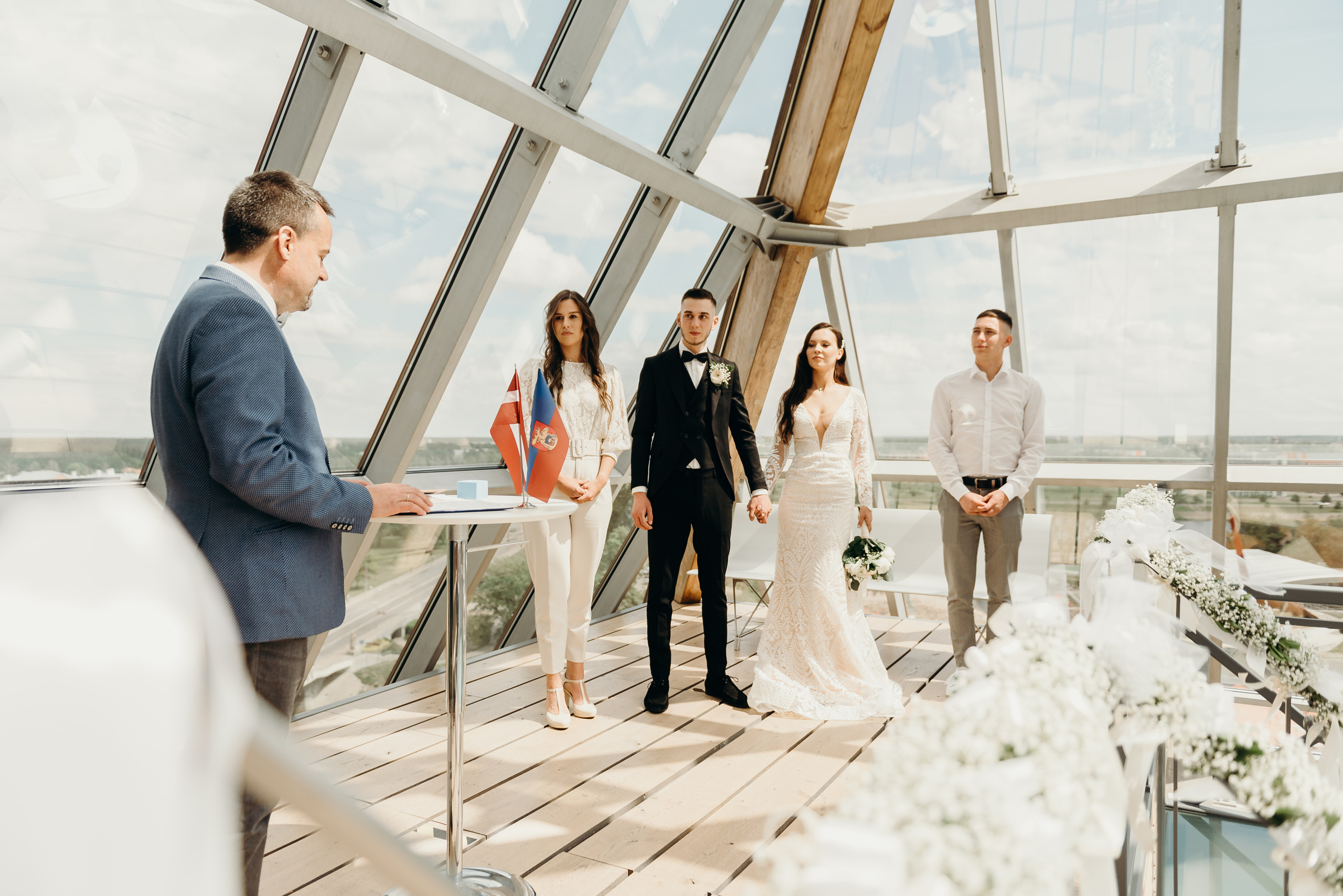 Свадьба в Елгаве в башне Sv. Trīsvienības baznīcas tornis.