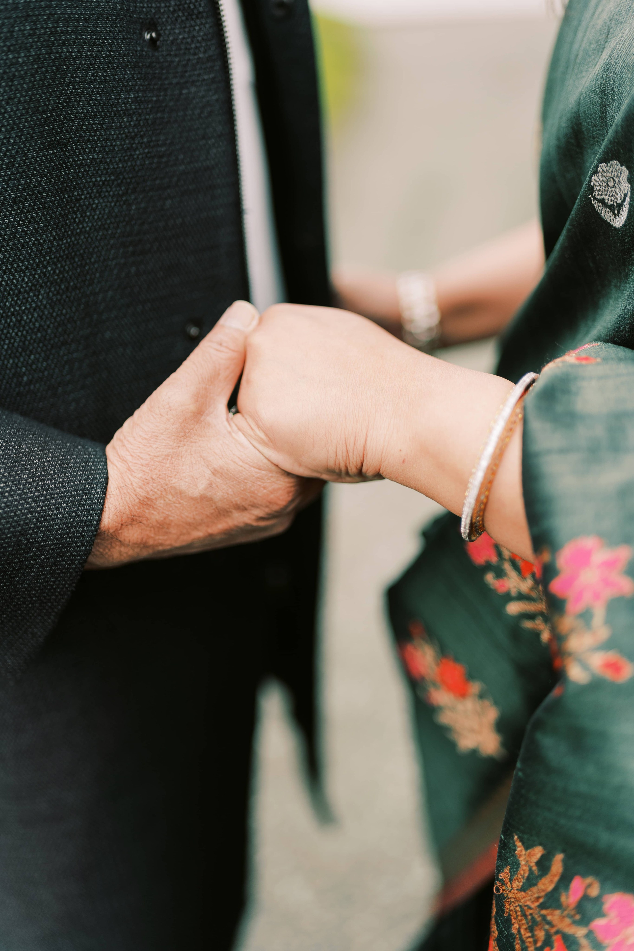 Family photoshoot at Bellevue Botanical Garden. March 2024. EVAN ARISTOV WEDDING PHOTOGRAPHY — Seattle Wedding Photographer