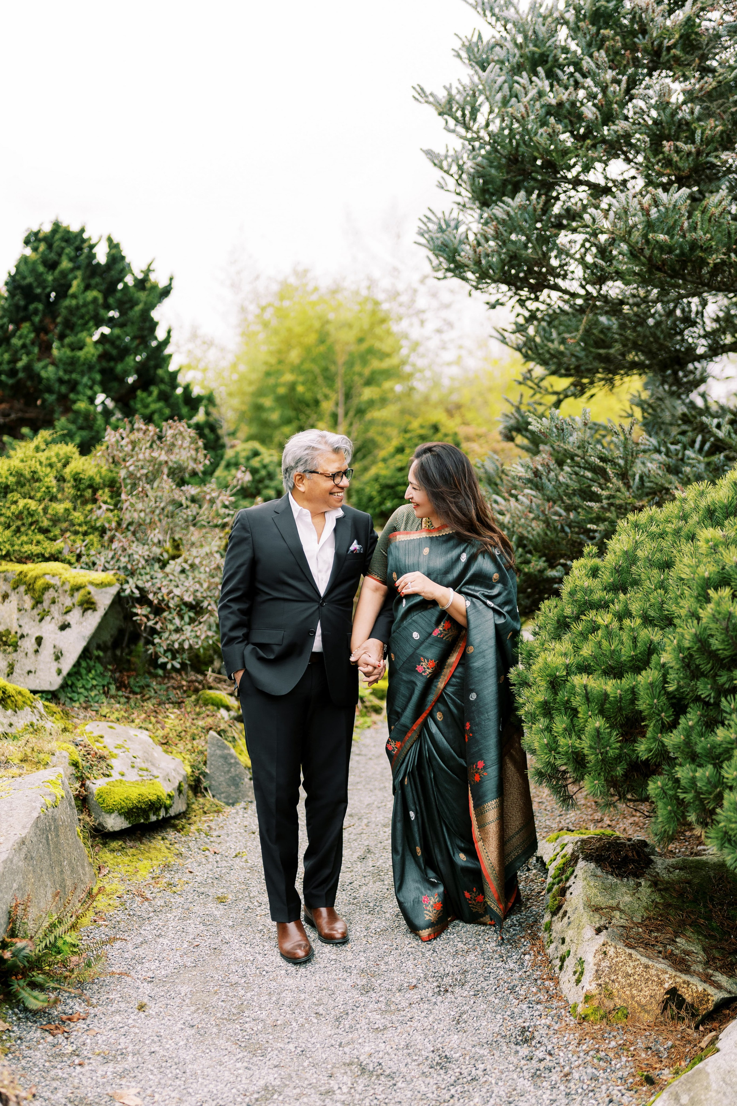 Family photoshoot at Bellevue Botanical Garden. March 2024. EVAN ARISTOV WEDDING PHOTOGRAPHY — Seattle Wedding Photographer