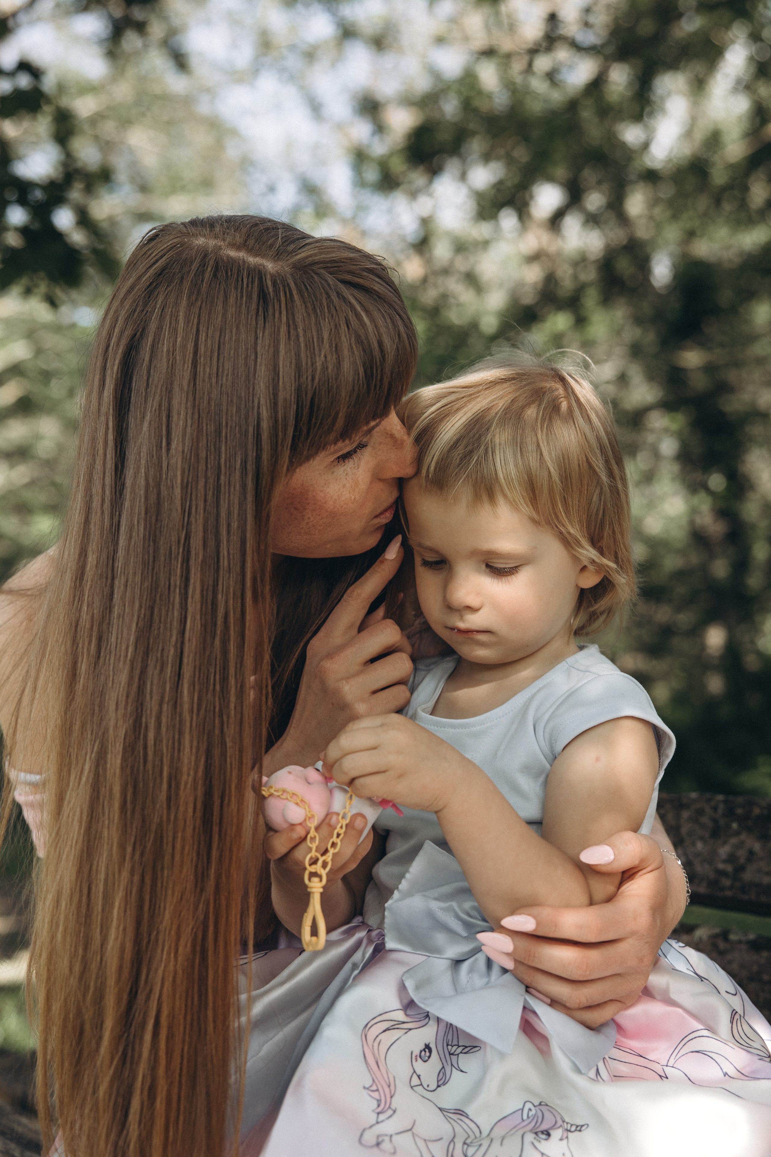 Séance photo en famille Forêt de Bouconne. Eugénie Smirnova — photographe à Toulouse et dans le sud-ouest de la France