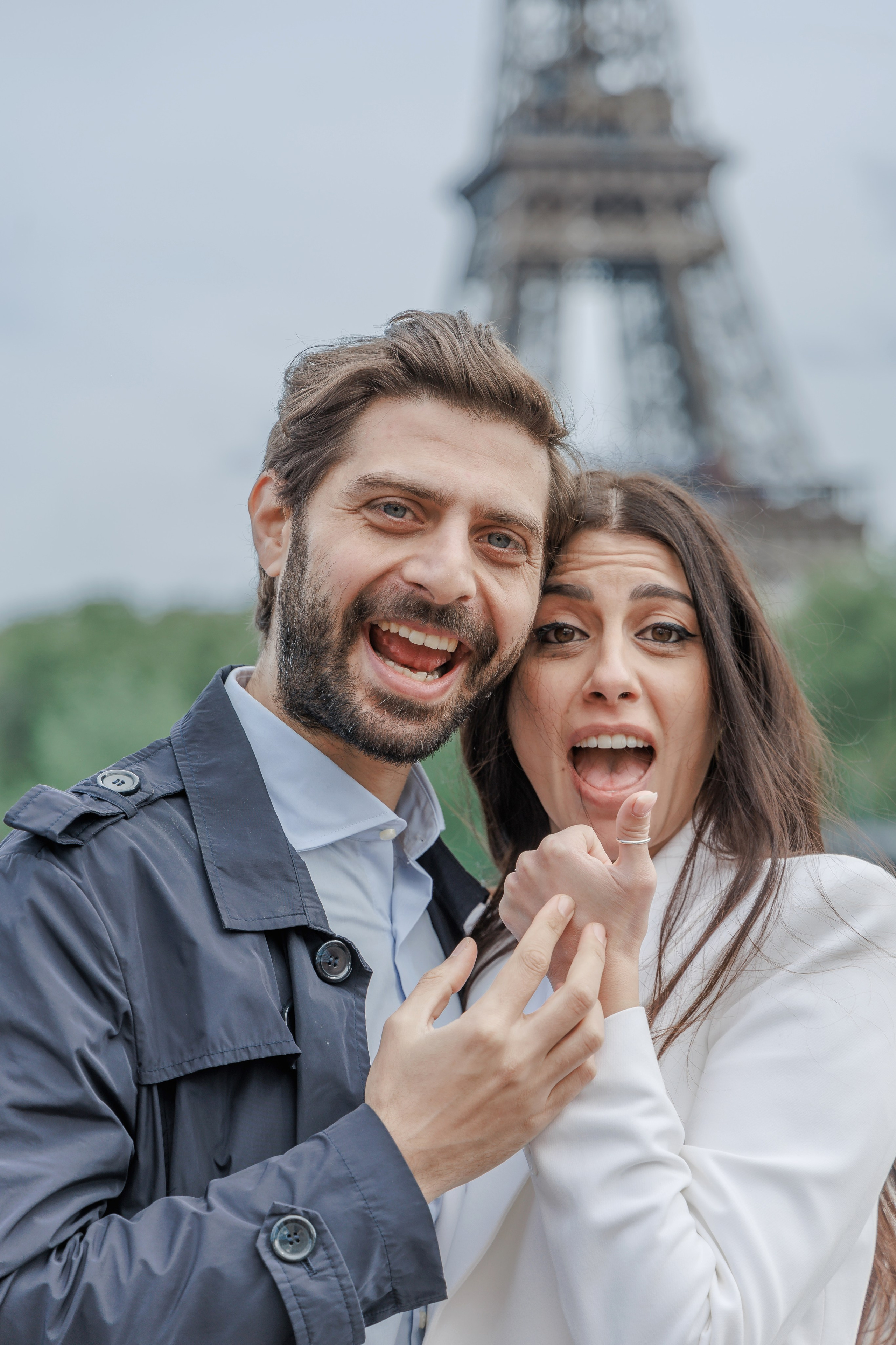 Bir-Hakeim Bridge in Paris — The Iconic Location for Luxury Proposal & Elopement Photography. Photographe à Paris