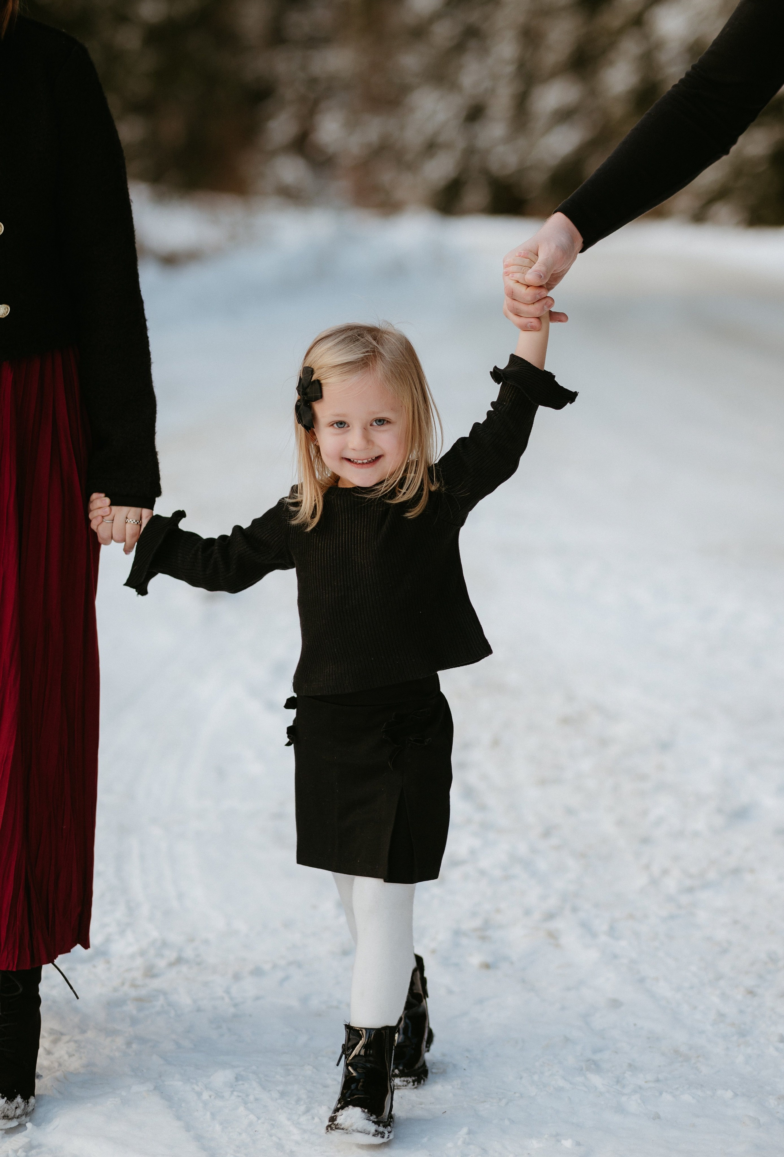 Ședință Foto de Familie la Munte – Fotografii de Iarnă în Lupcina. Valentin Melen - fotograf de nunta 🤍