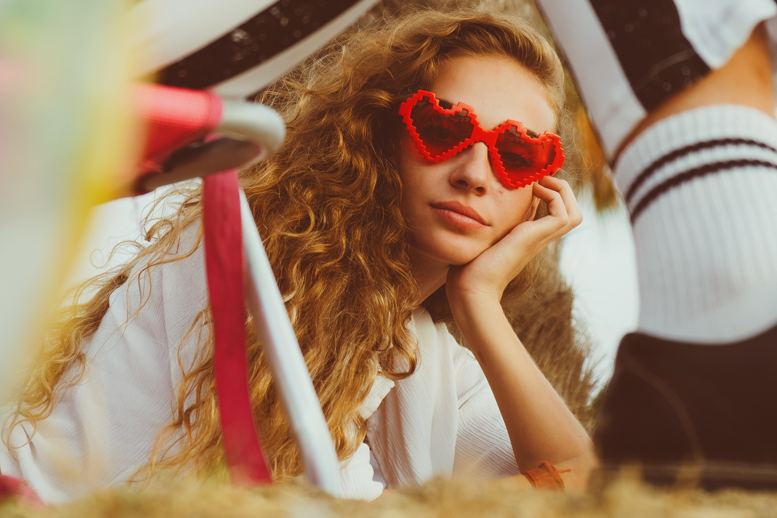 Beetlejuice на море: Экспериментальная фотосессия с цирковыми артистами — Фотограф Андрей Луковников