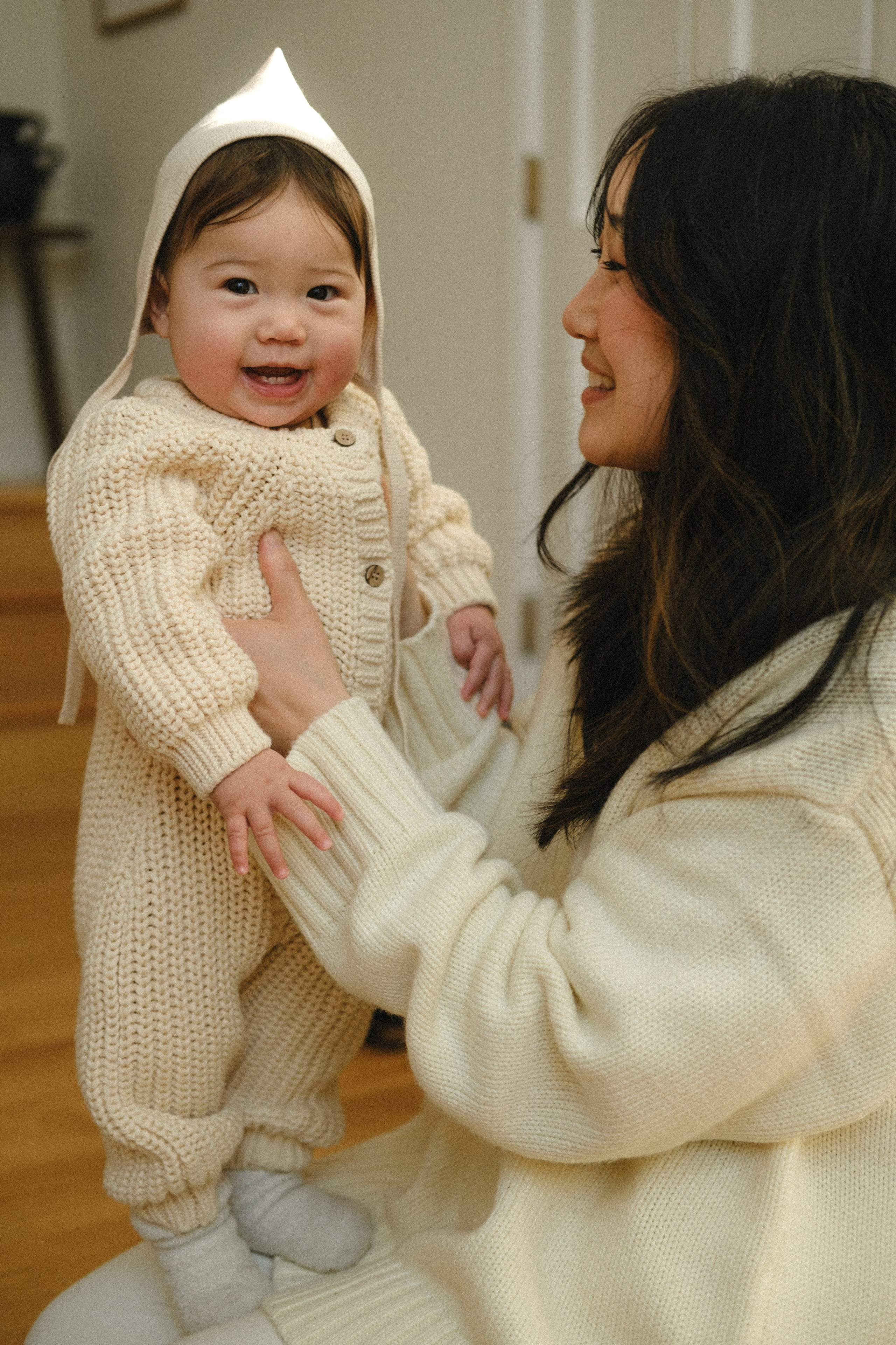Snowy Family Photo Session at a Cozy Cottage Near Richmond, VA. Family Photographer Anna Dobrovolskaia | Richmond, VA