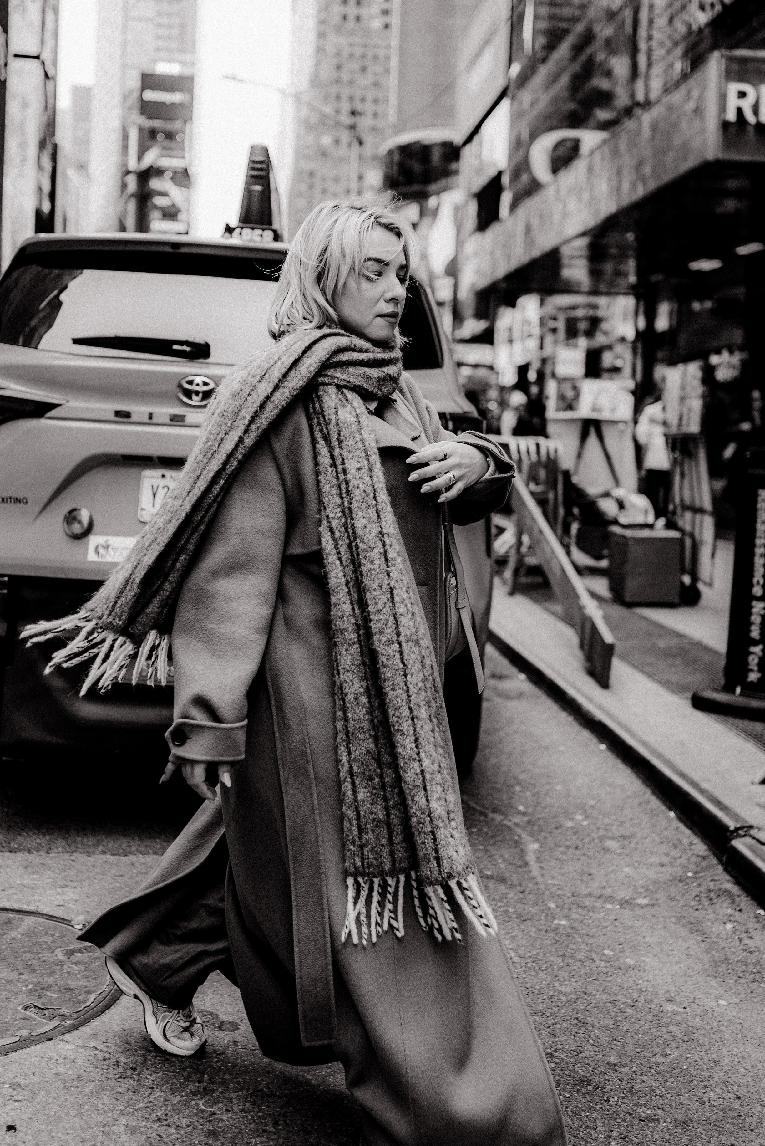 Manhattan Photo Sessions: Your Ultimate Guide to Capturing the Magic of NYC. Videographer and photographer in New York // MAKAROV.VIDEO