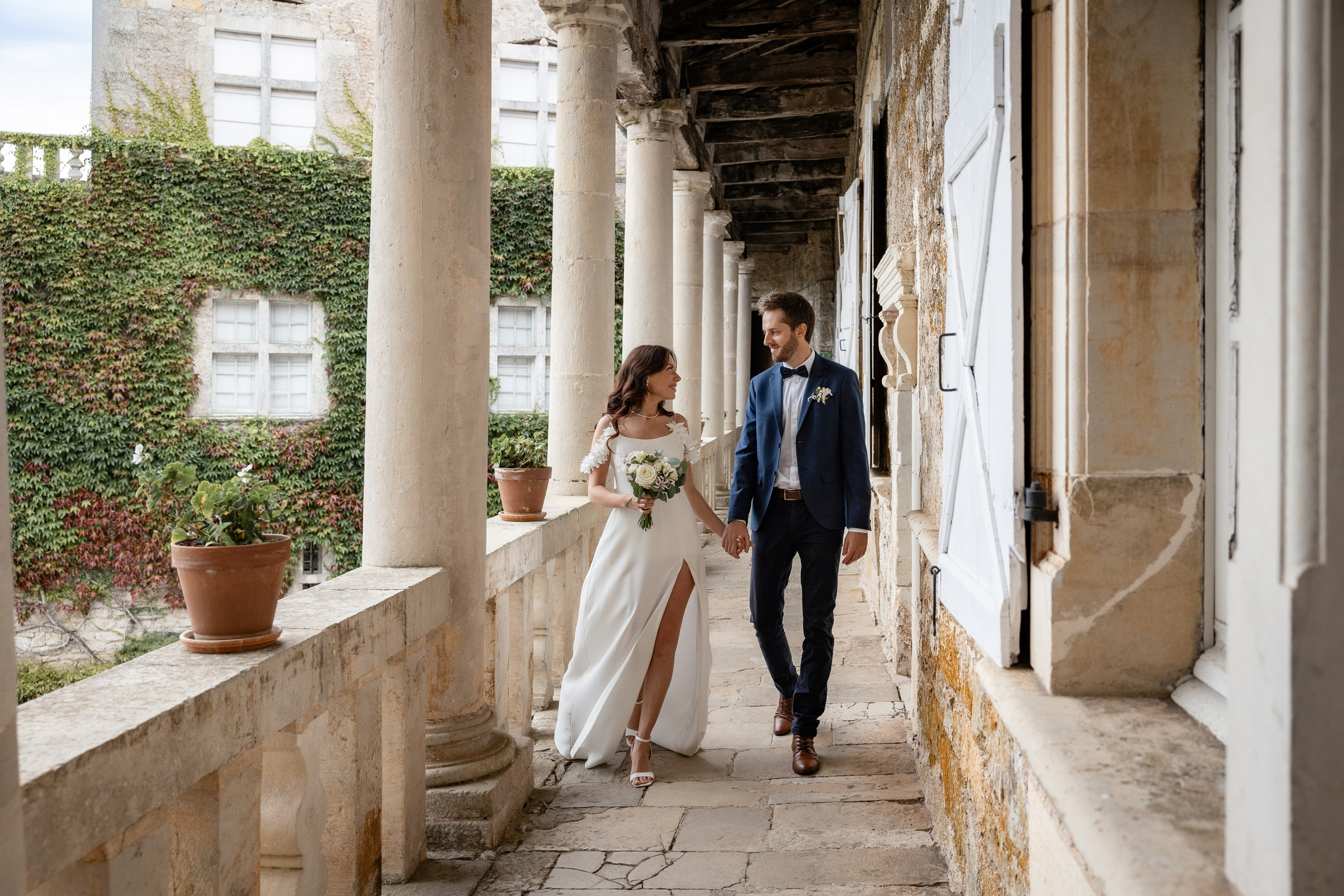 French Chateau Wedding. Elopement at Château de Cénevières. Eugénie Smirnova — your photographer in Toulouse and southwest France