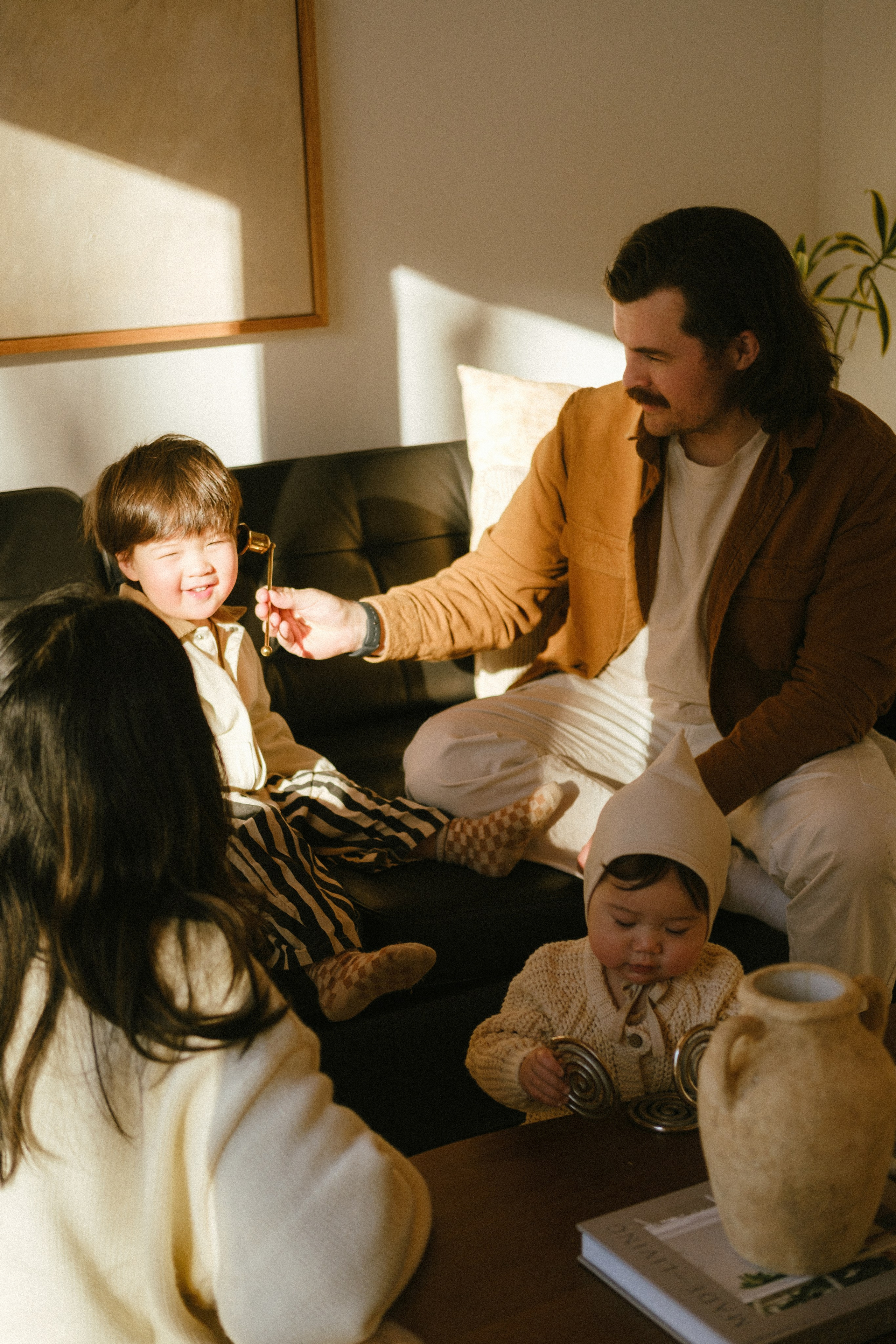 Snowy Family Photo Session at a Cozy Cottage Near Richmond, VA. Family Photographer Anna Dobrovolskaia | Richmond, VA