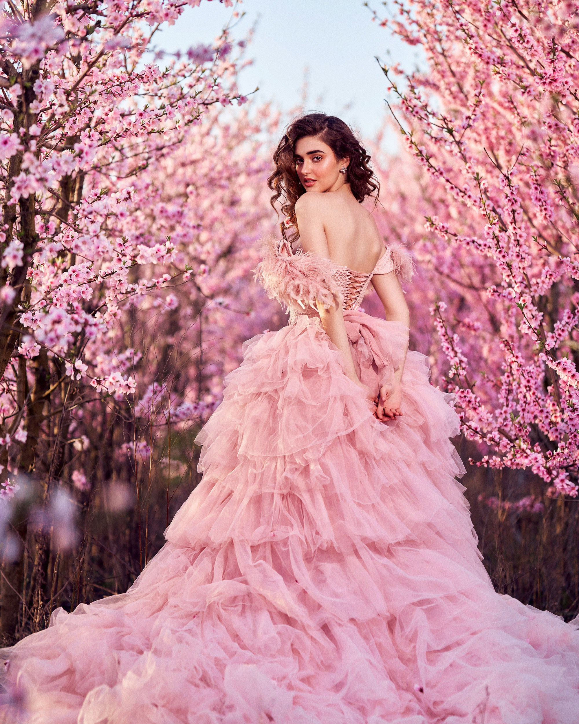 Sesión de fotos en los campos de melocotoneros en flor. Barcelona Photographer | Studio & Outdoor Photo Sessions | Svyatoslav Usmyal