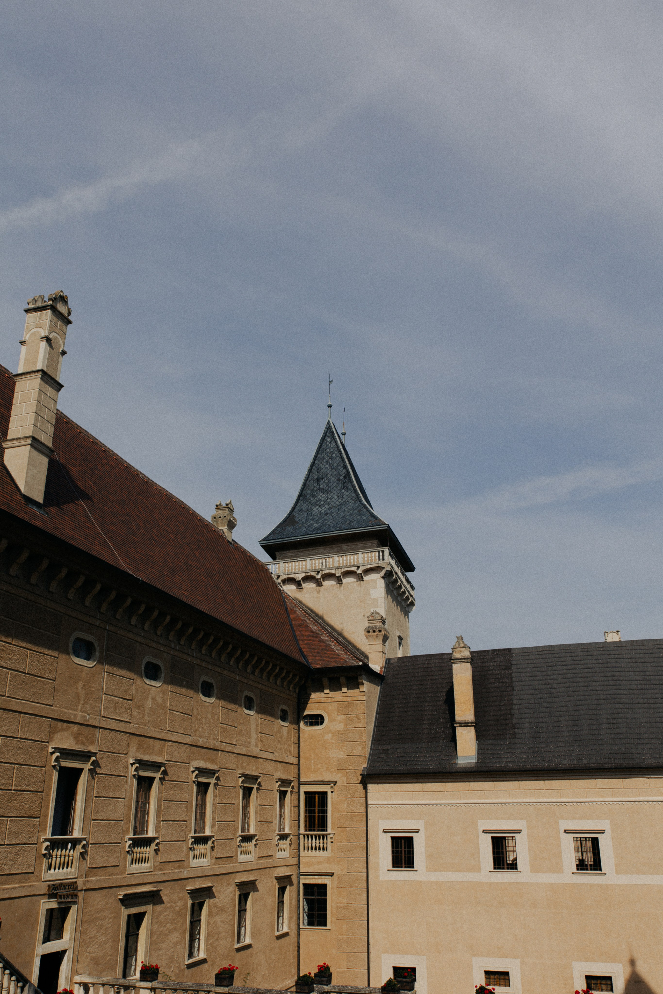 Elegant Castle Wedding in Austria | Alwin & Ruth’s Fairytale Celebration. Wedding photographer and videographer based in Timisoara, Romania