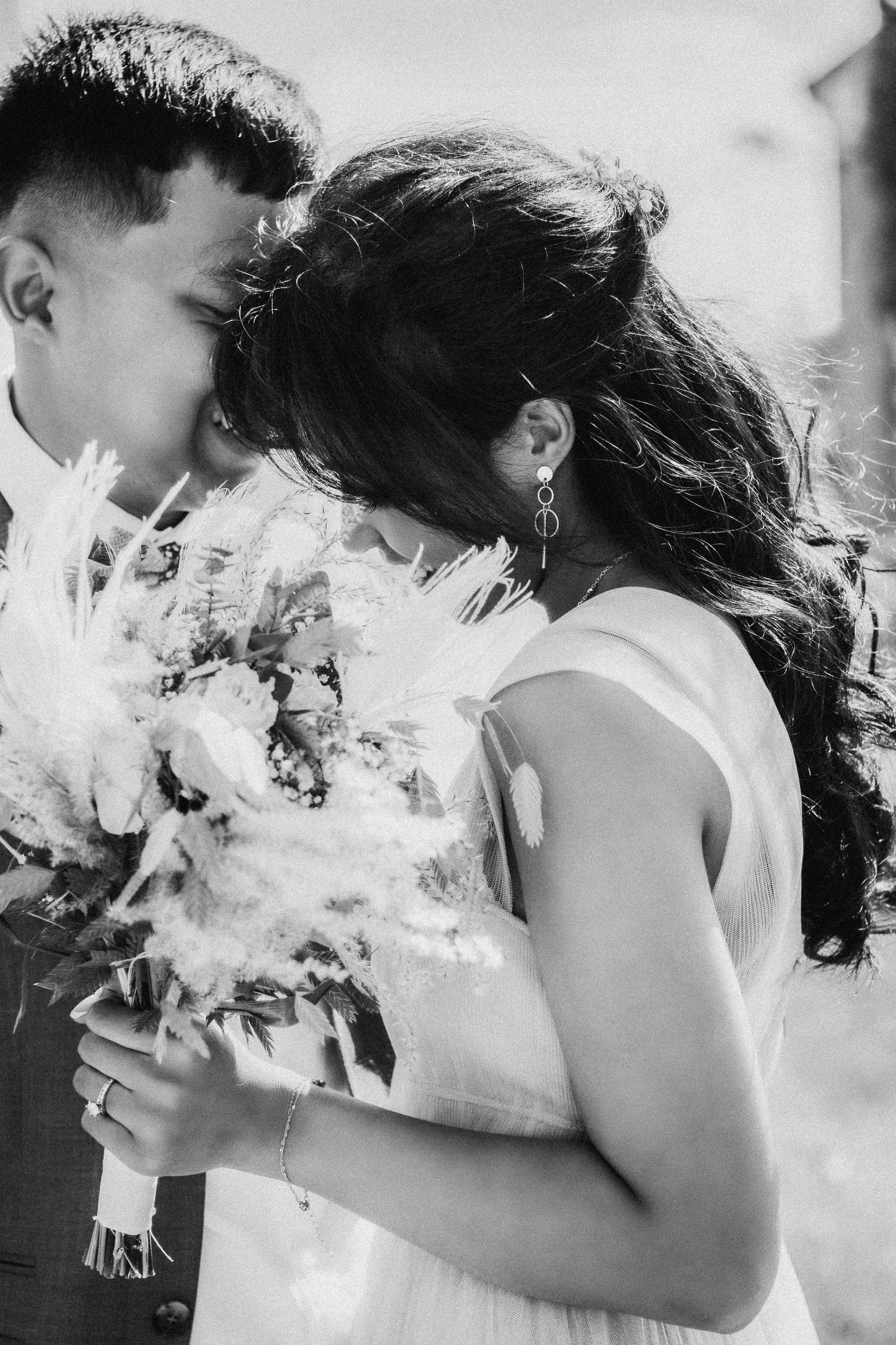 Mariage de Ny & Hasina vue la Loire. Photographe professionnelle à Poitiers, Tours et Châtellerault | Studio photo entre Poitiers et Tours – portraits, familles, entreprises, ma