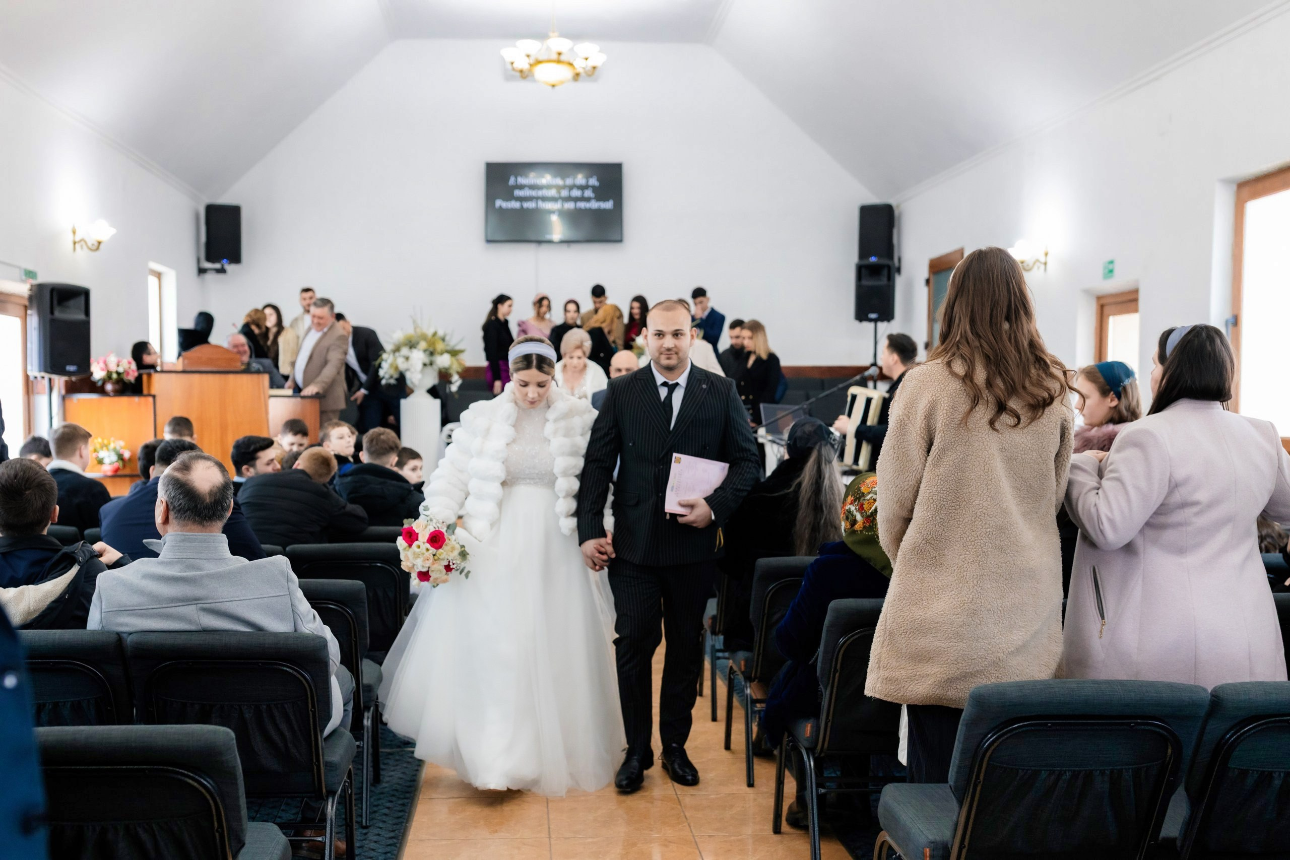 Fotograf nuntă Târgu Neamț – Samuel și Roxana, fotografie autentică realizată de AlinoFotoStudio 2. Fotograf nuntă Iași, Bacău, Suceava și Botoșani – Alin Chirilă surprinzând momente reale de nuntă 3. Fotografie de nuntă cu emoție și credință – AlinoFotoStudio, fotograf povestitor 4. Fotograf profesionist nuntă în Moldova – cadre naturale și pline de emoție 5. Alin Chirilă fotograf nuntă – poveste reală surprinsă prin fotografie 6. Fotograf nuntă cu stil documentar – momente autentice din ziua nunții Pregătiri mireasă acasă – fotografie naturală realizată de Alin Chirilă fotograf nuntă 8. Detalii din ziua nunții – fotograf nuntă Iași și Botoșani, AlinoFotoStudio 9. Emoții din dimineața nunții – fotograf profesionist Moldova 10. Cadre autentice din pregătiri – fotograf nuntă Suceava și Bacău Ceremonie religioasă nuntă – moment emoționant surprins de fotograf Alin Chirilă 12. Nuntă cu valori creștine – fotografie din biserică realizată cu discreție 13. Rugăciune și emoție în ziua nunții – fotograf nuntă Târgu Neamț 14. Legământ în fața lui Dumnezeu – fotografie de nuntă autentică 15. Fotograf nuntă biserică – momente sincere și pline de semnificație Petrecere de nuntă – cadre naturale realizate de AlinoFotoStudio 17. Bucurie și dans la nuntă – fotograf nuntă Iași și împrejurimi 18. Momente autentice de la restaurant – fotograf nuntă Bacău Suceava 19. Atmosferă de nuntă surprinsă discret – Alin Chirilă fotograf -AlinoFotoStudio – fotograf nuntă cu abordare naturală și emoțională 21. Alin Chirilă fotograf – povestitor prin fotografie de nuntă 22. Fotograf nuntă în Moldova – stil documentar și autentic 23. Fotografie de nuntă sinceră și elegantă – AlinoFotoStudio- Fotograf nuntă Iași Bacău Suceava Botoșani – Alin Chirilă AlinoFotoStudio 26. Fotograf nuntă Târgu Neamț și Moldova – fotografie profesională de eveniment 27. Fotograf nuntă cu valori creștine și stil documentar – AlinoFotoStudio - Alin Chirilă – AlinoFotoStudio Fotograf nuntă Iași • Bacău • Suceava • Botoșani - Samuel & Roxana, Târgu Neamț -Momente reale, trăite sincer și păstrate pentru totdeauna.