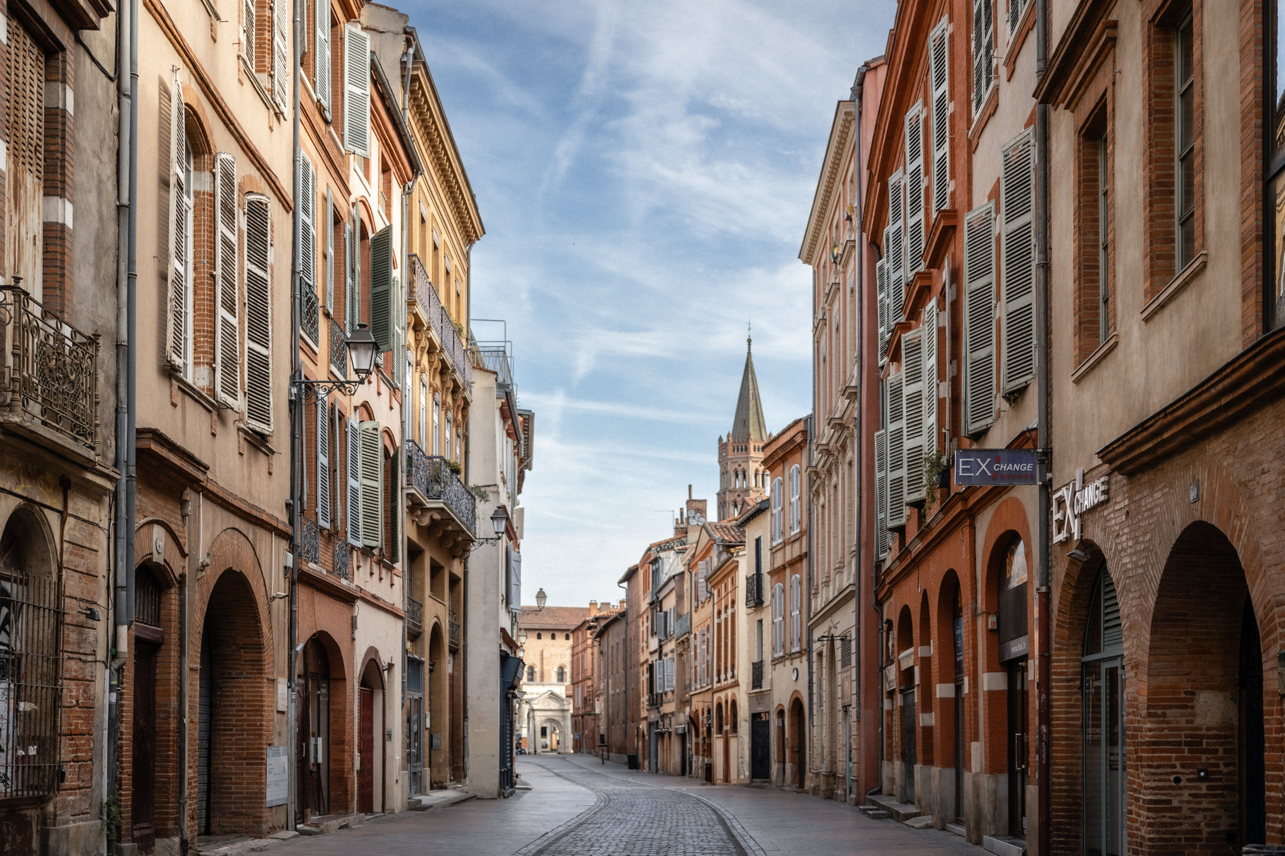 Engagement love Story in Toulouse. Eugénie Smirnova — photographe à Toulouse et dans le sud-ouest de la France
