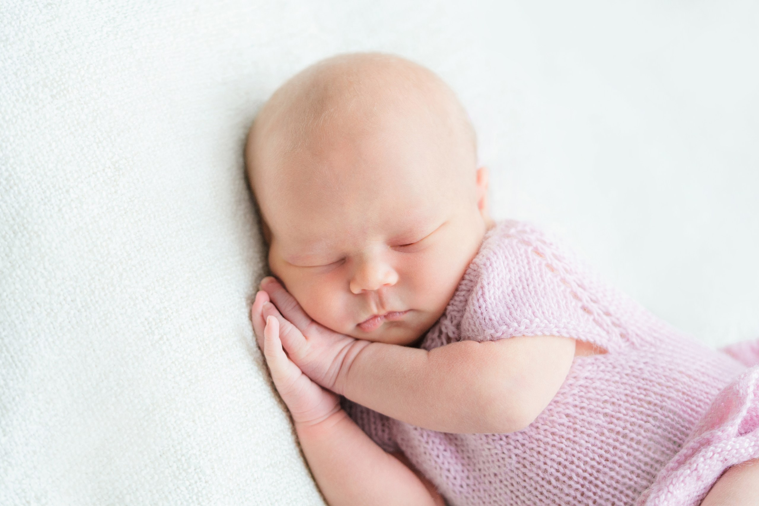 Vastasyntyneen tytön kuvaus Vantaalla