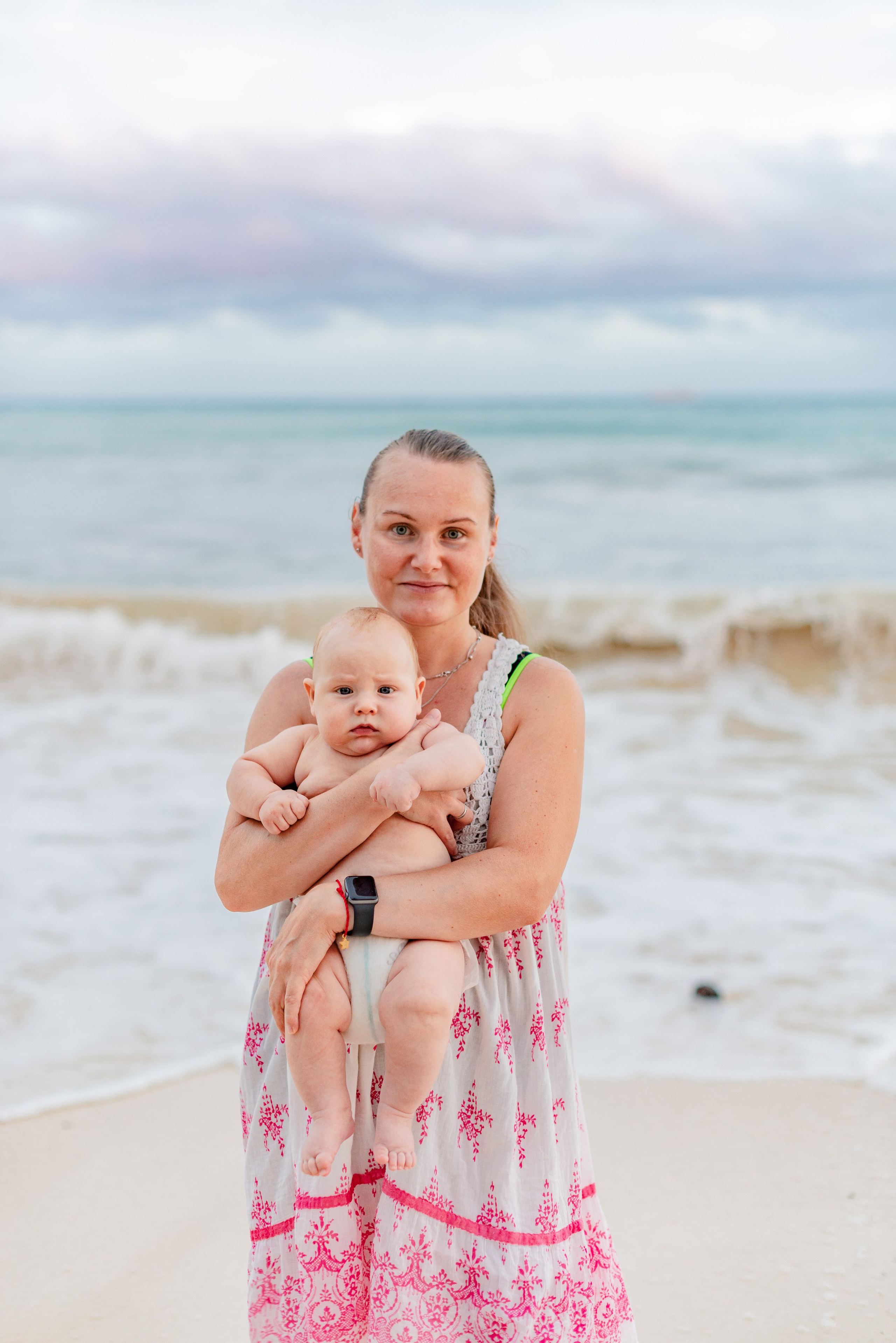 A family walk on the beach. FOTÓGRAFO MÉXICO QUINTANA ROO