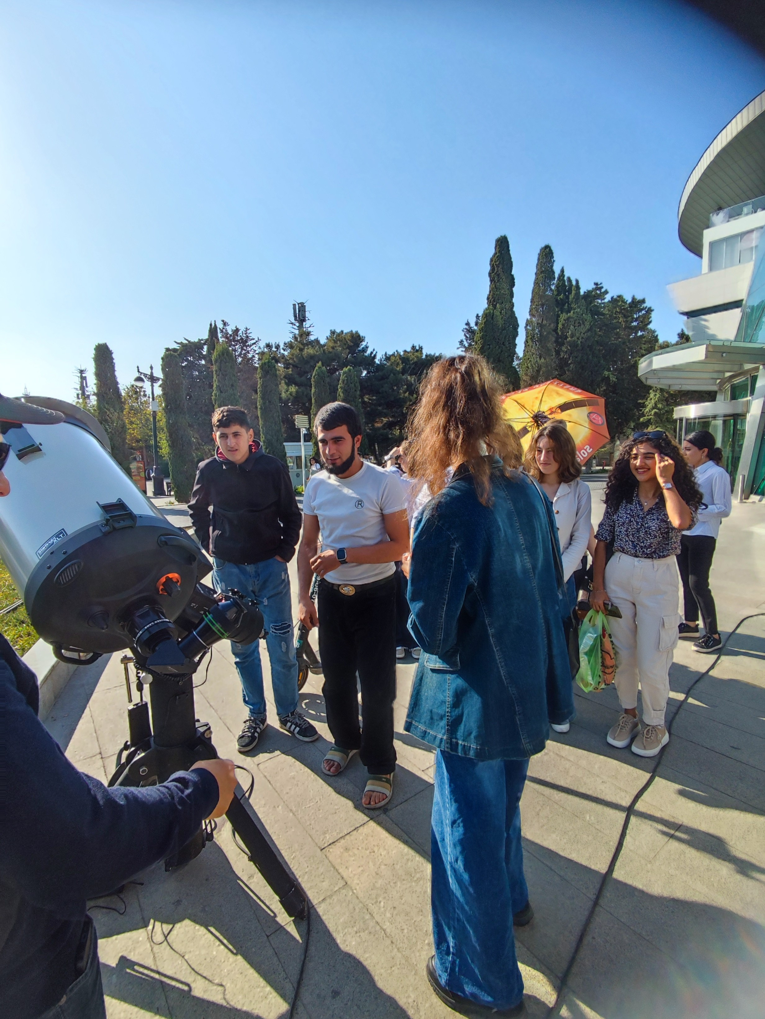 100 saat Astronomiya: Günəşin teleskopla müşahidəsi. Həvəskar Astronomlar Cəmiyyəti — Astronomy.az