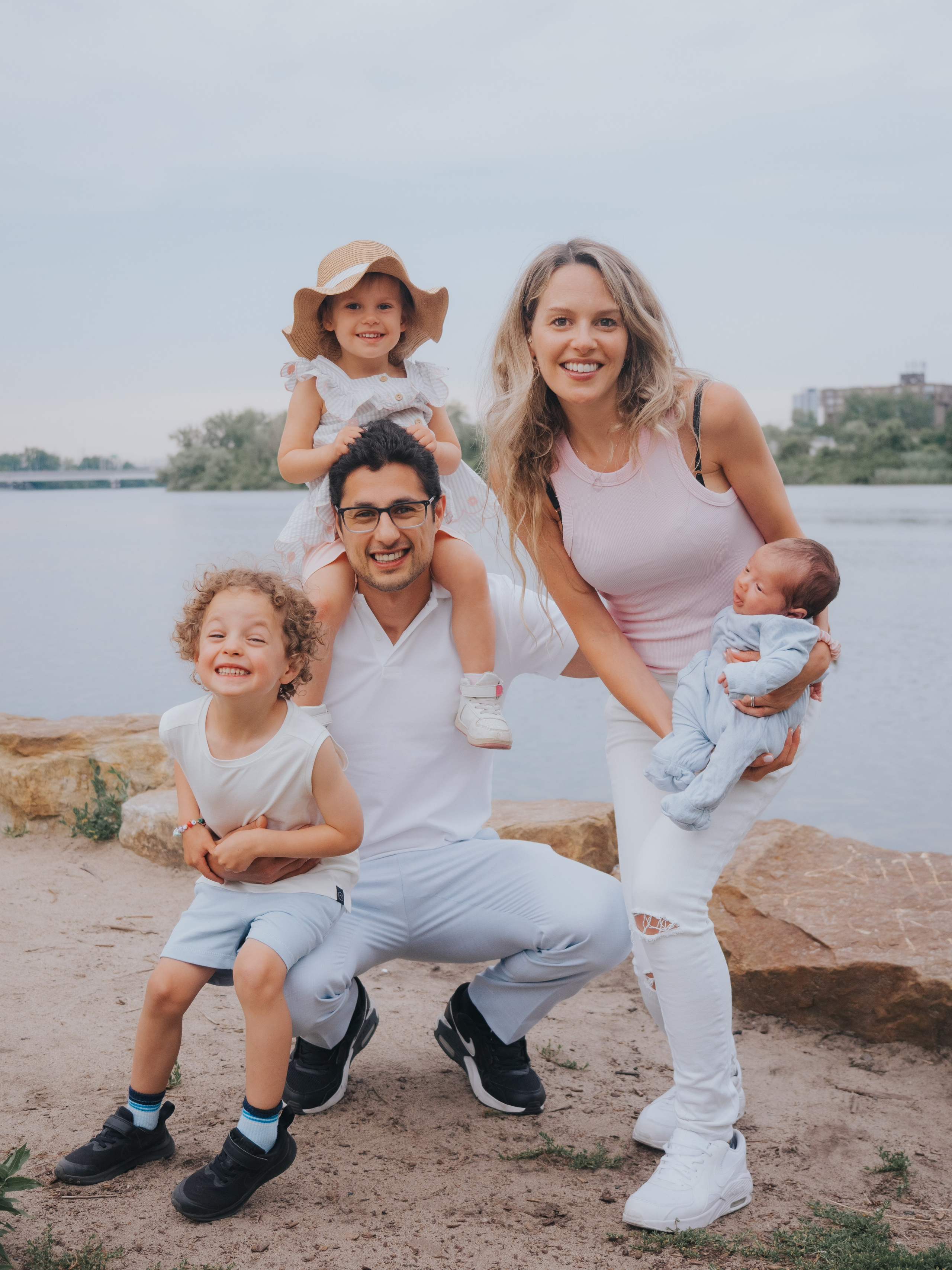 Photographe de Famille à Montréal. Mimosa Studios — Maternity & Family Photographer in Montreal