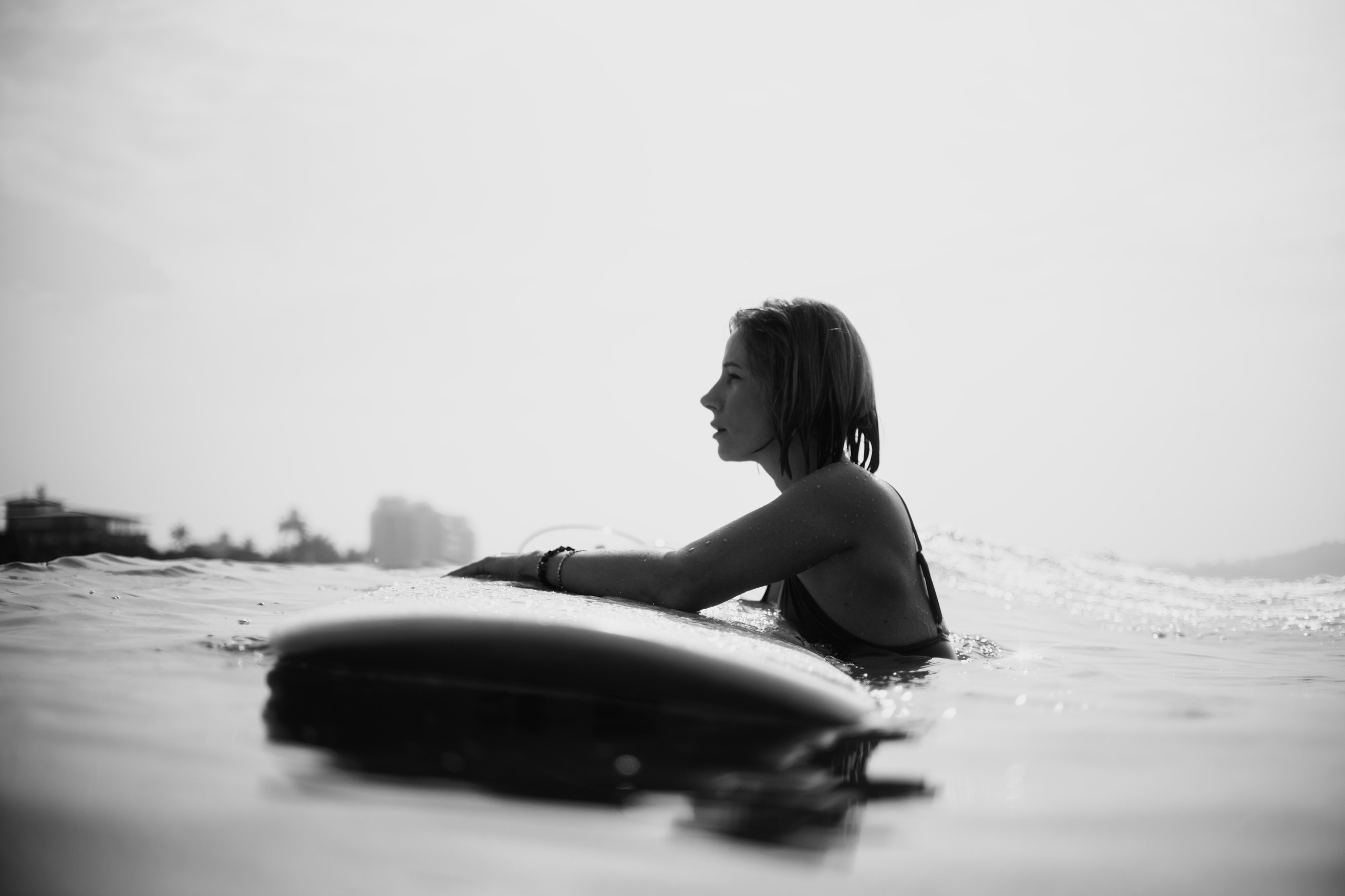Photoshoot with a surfboard | BW