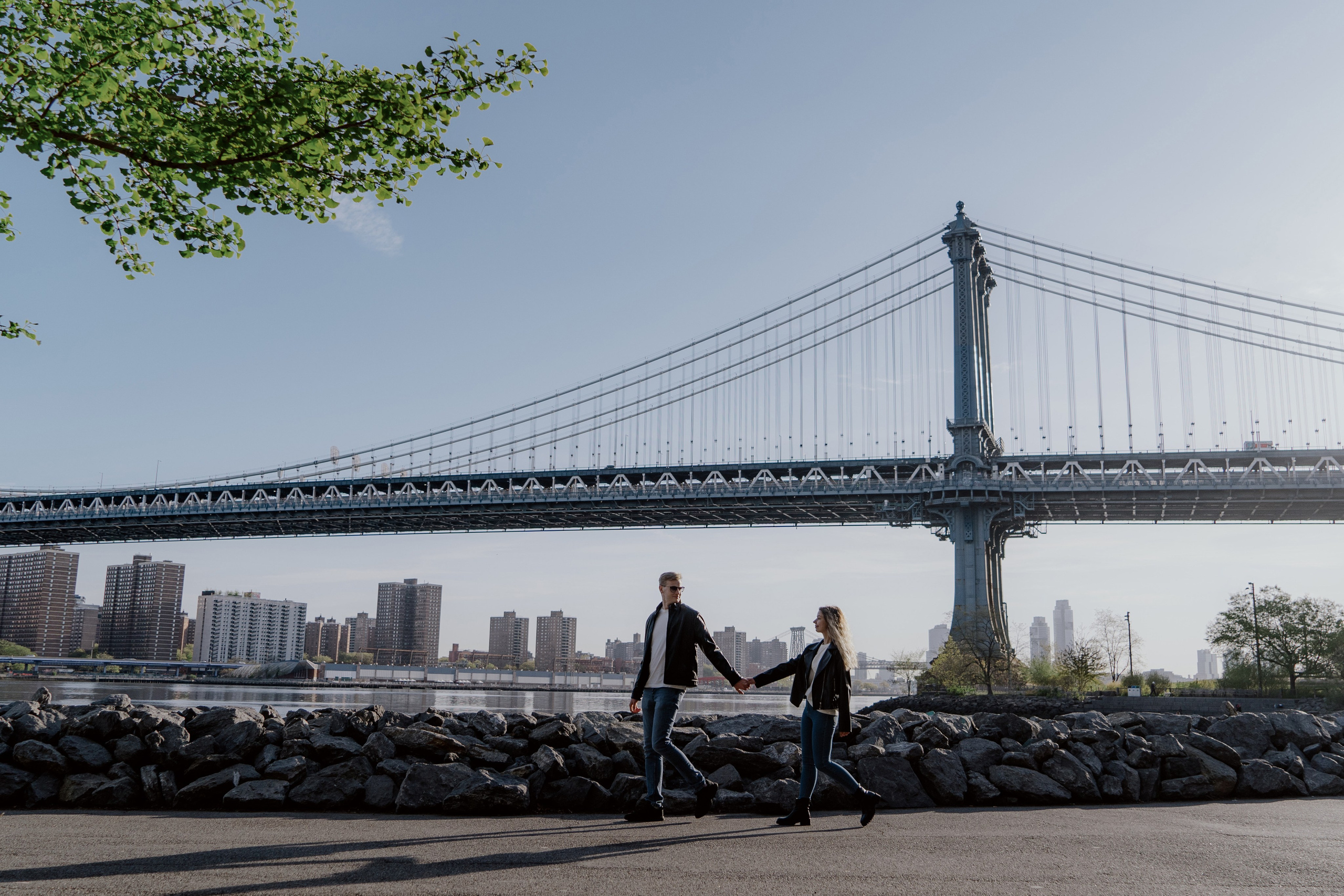 Brooklyn Bridge Sunrise Photography Sessions | NYC Portrait Photography. Videographer and photographer in New York // MAKAROV.VIDEO