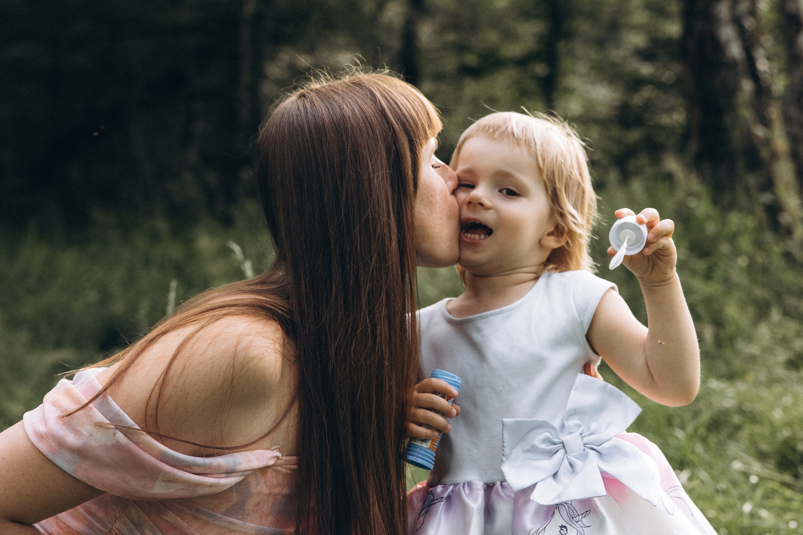 Séance photo en famille Forêt de Bouconne. Eugénie Smirnova — photographe à Toulouse et dans le sud-ouest de la France