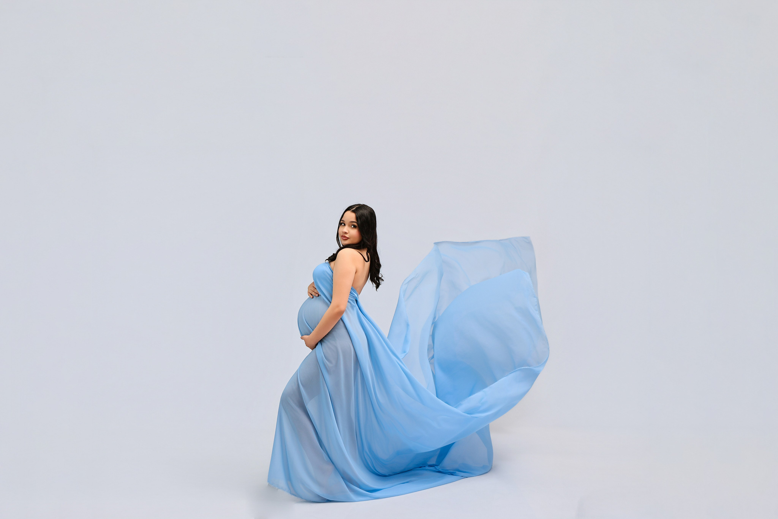 Nueva Sesión Embarazo En Estudio. Fotografía de Eventos, Embarazo y Familiar en Pirineos