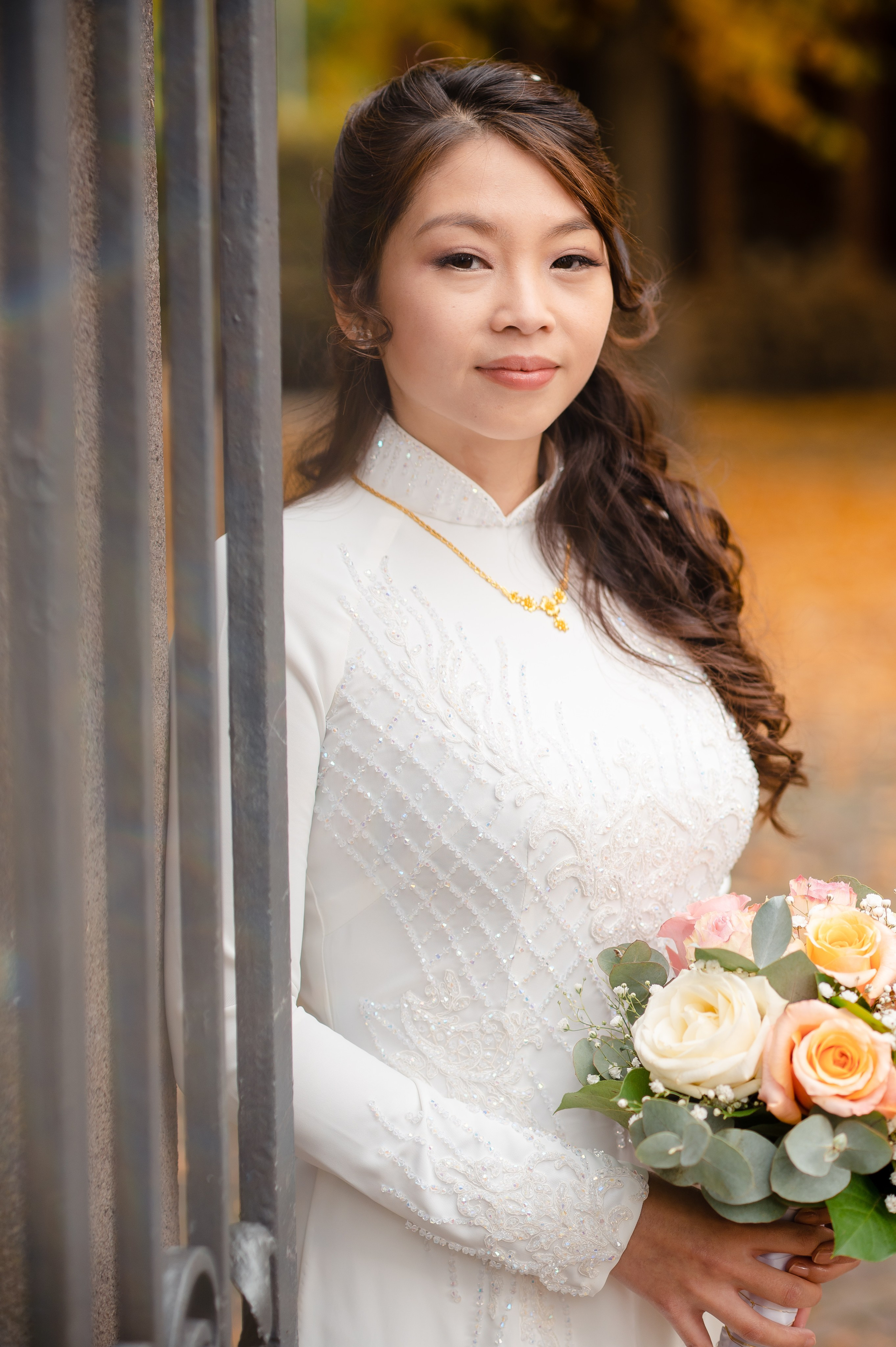 Close up bridal portrait with bouquet during wedding photoshoot near Friedenskirche Hanau