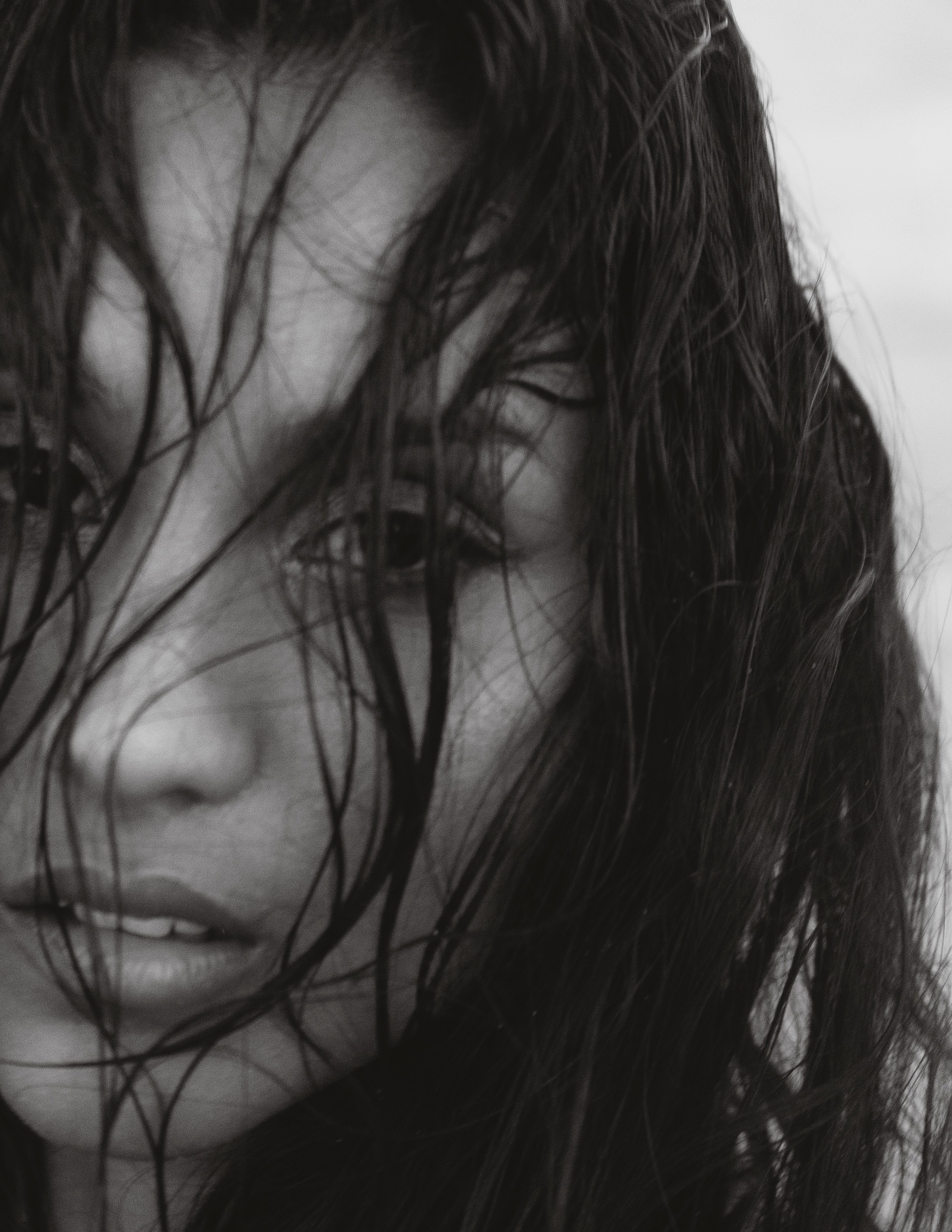 Romantic Portrait by the Sea: Sunset Shoot in Guardamar — Photographer Andrey Lukovnikov