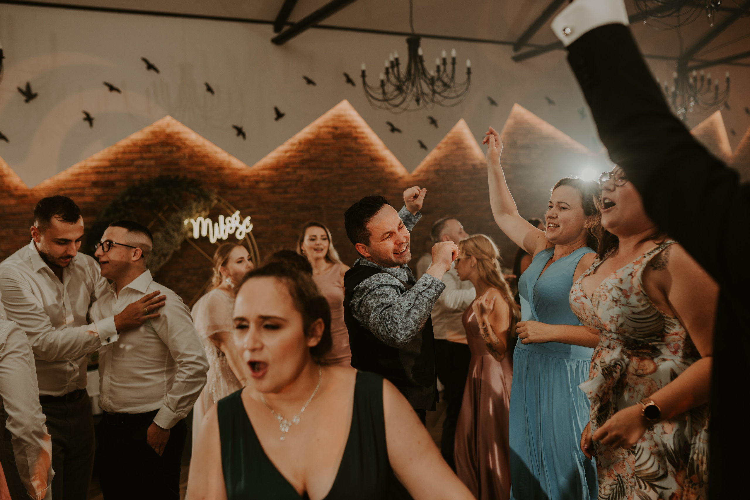 Trzy Drzewa: wspaniała uroczystość Wiktorii i Kamila. Karkowskafoto - fotografia miłości