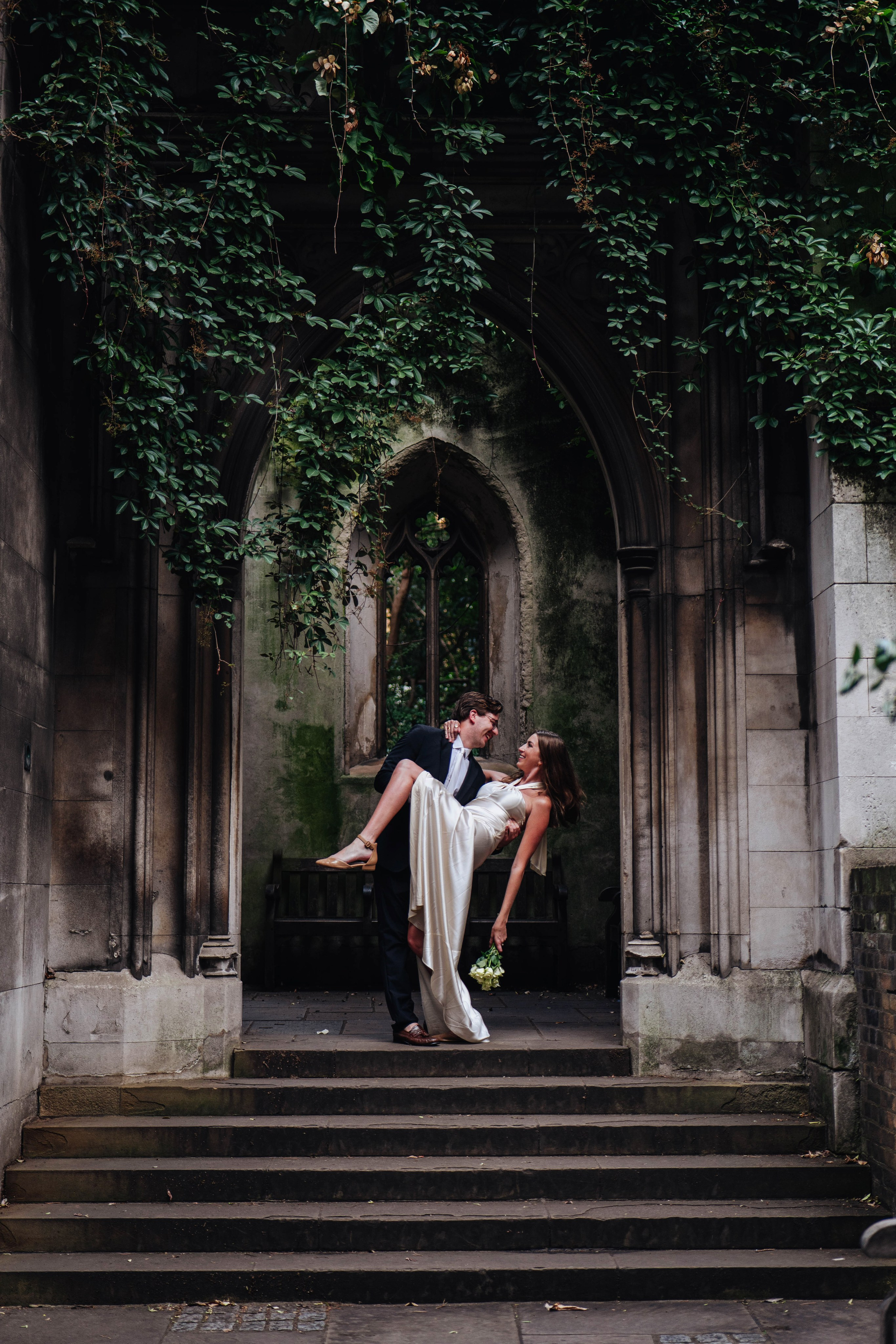 Love near Tower. Wedding and family photographer in London