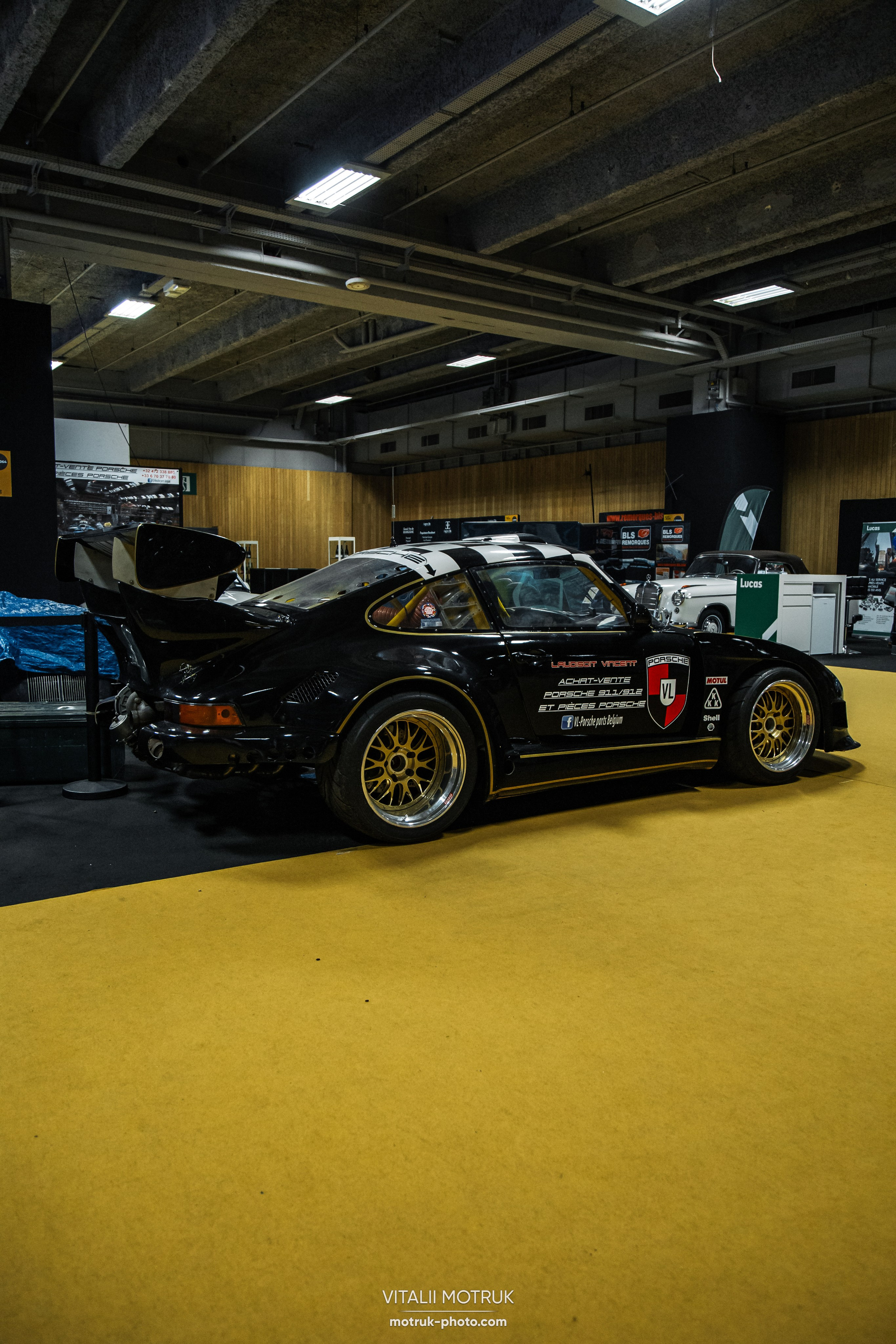 Retromobile 2023. Photographe de voitures à Paris — Vitalii Motruk