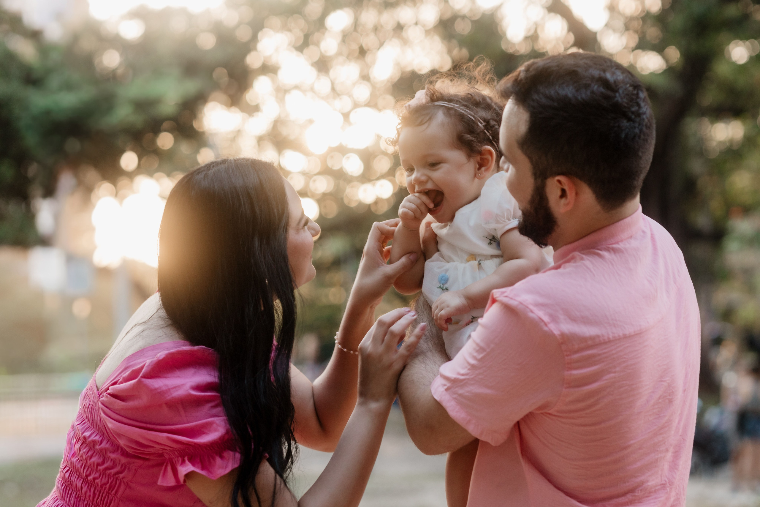 Família reunida em ensaio fotográfico ao ar livre em Recife