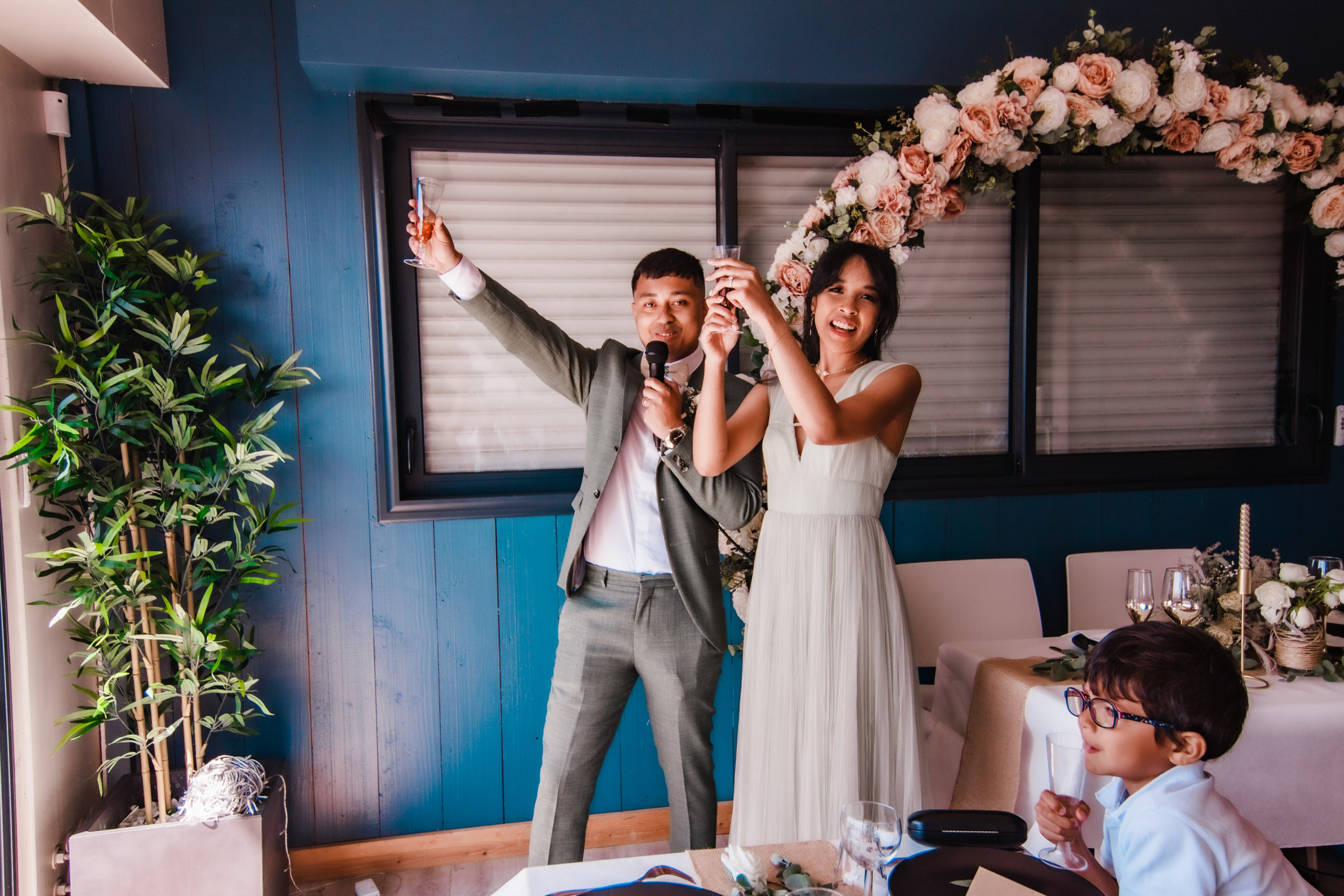 Mariage de Ny & Hasina vue la Loire. Photographe professionnelle à Poitiers, Tours et Châtellerault | Studio photo entre Poitiers et Tours – portraits, familles, entreprises, ma