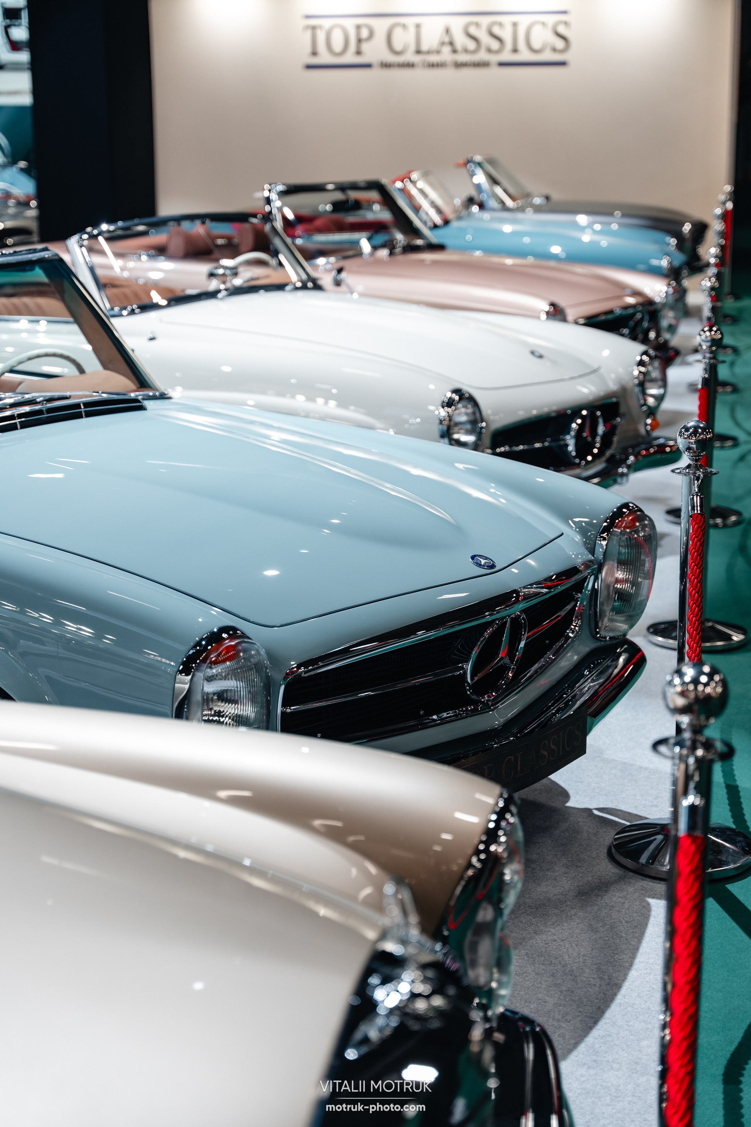 Retromobile-2024. Photographe de voitures à Paris — Vitalii Motruk