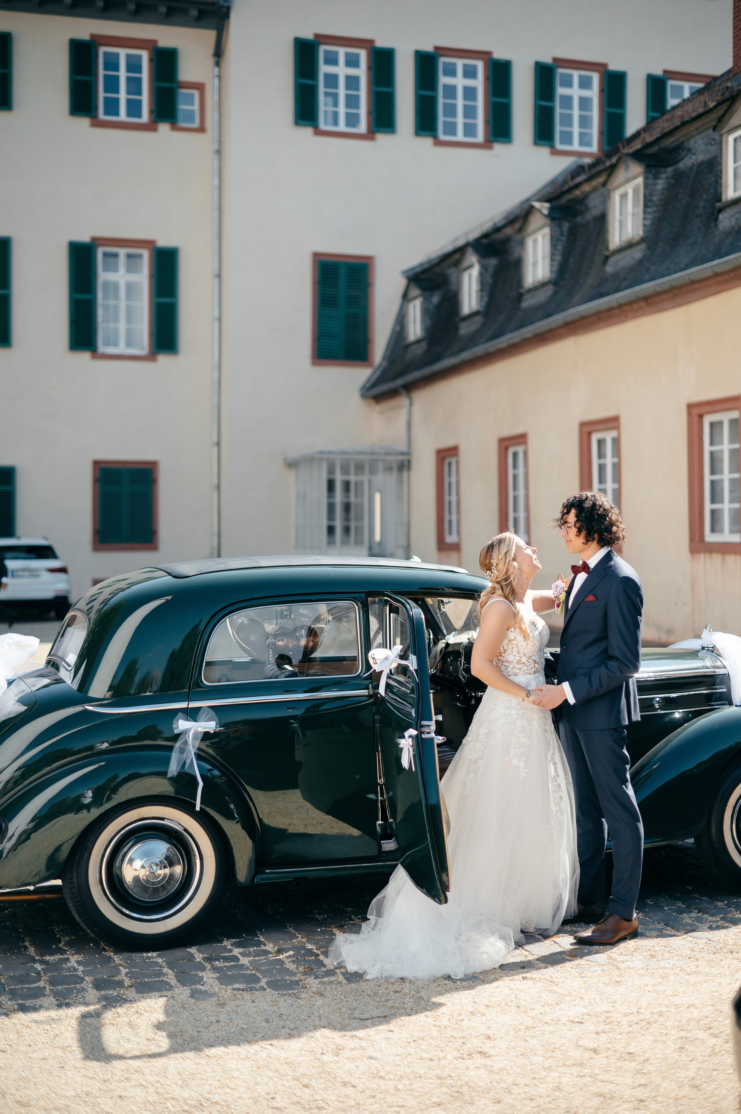 Hochzeitspaar genießt ruhige Momente nach der Trauung