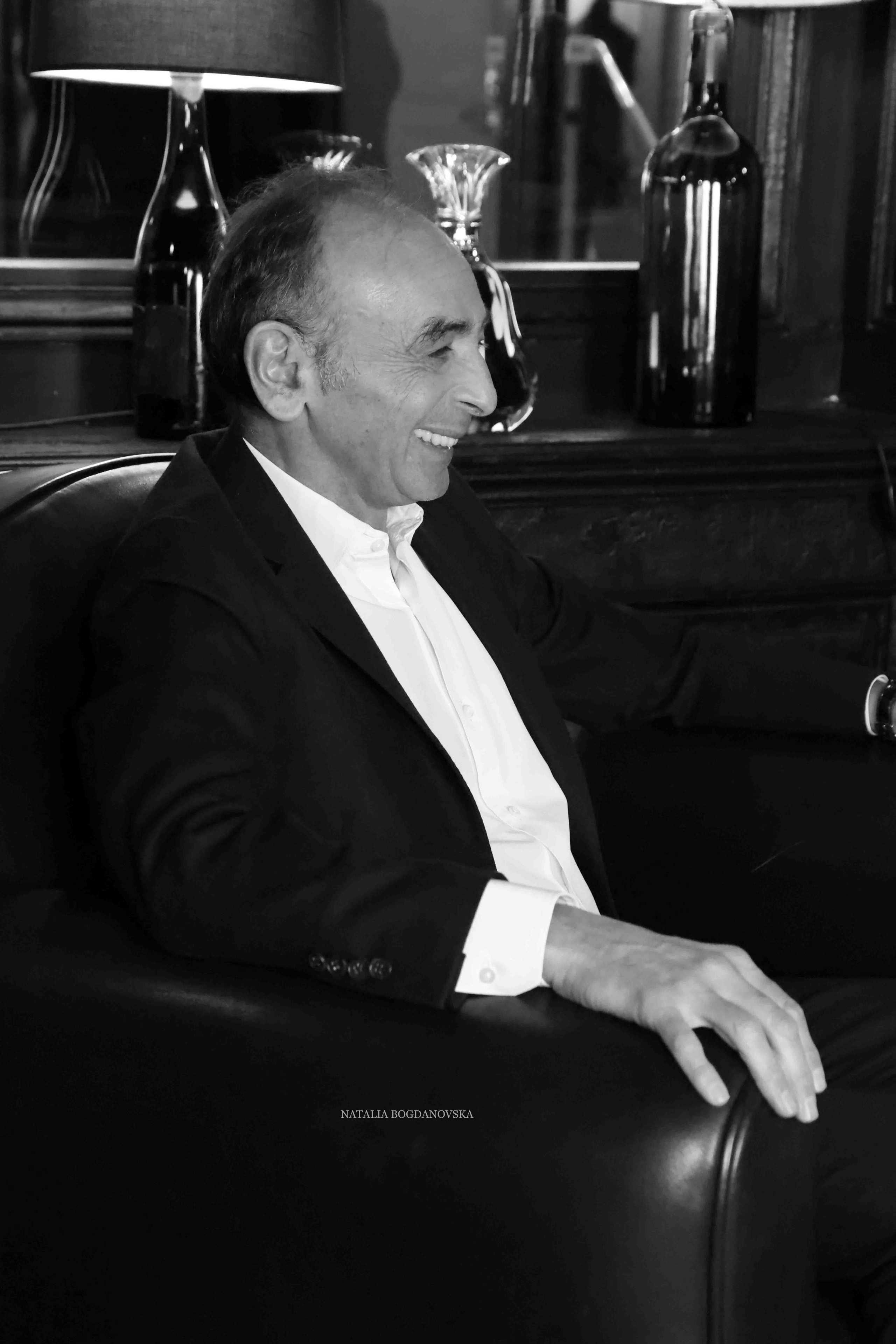 TOUCHE PAS A MON FLIC!. Natalia Bogdanovska. Films et photographie corporate en France