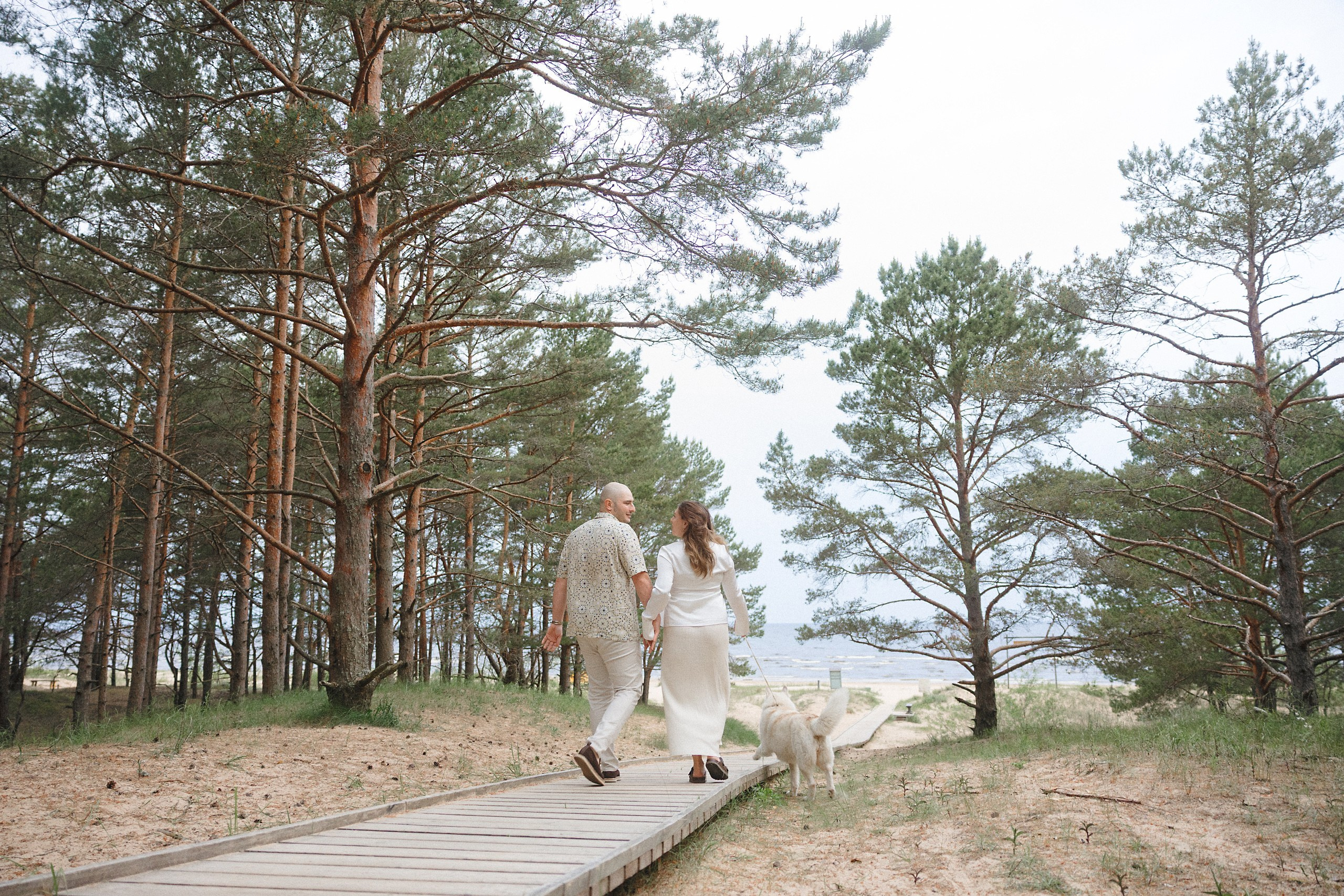 Беременная фотосессия на пляже с мужем и собакой — закат, дождь и настоящие эмоции. Евгений Тимофеев | Свадебный и контент-фотограф и видеограф в Риге