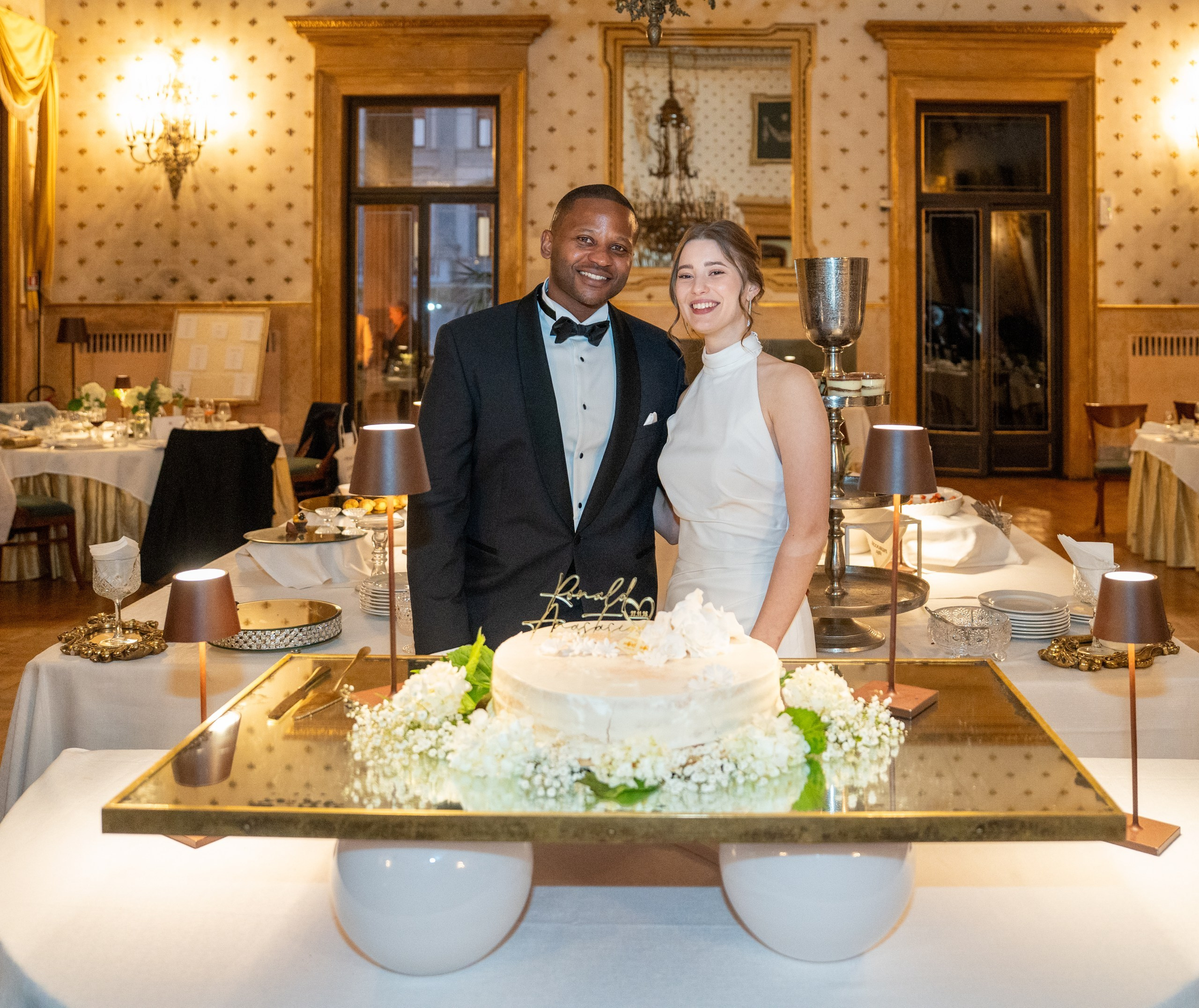Wedding at Caffè Pedrocchi, Padua. El Velo Blanco I Wedding Photographers