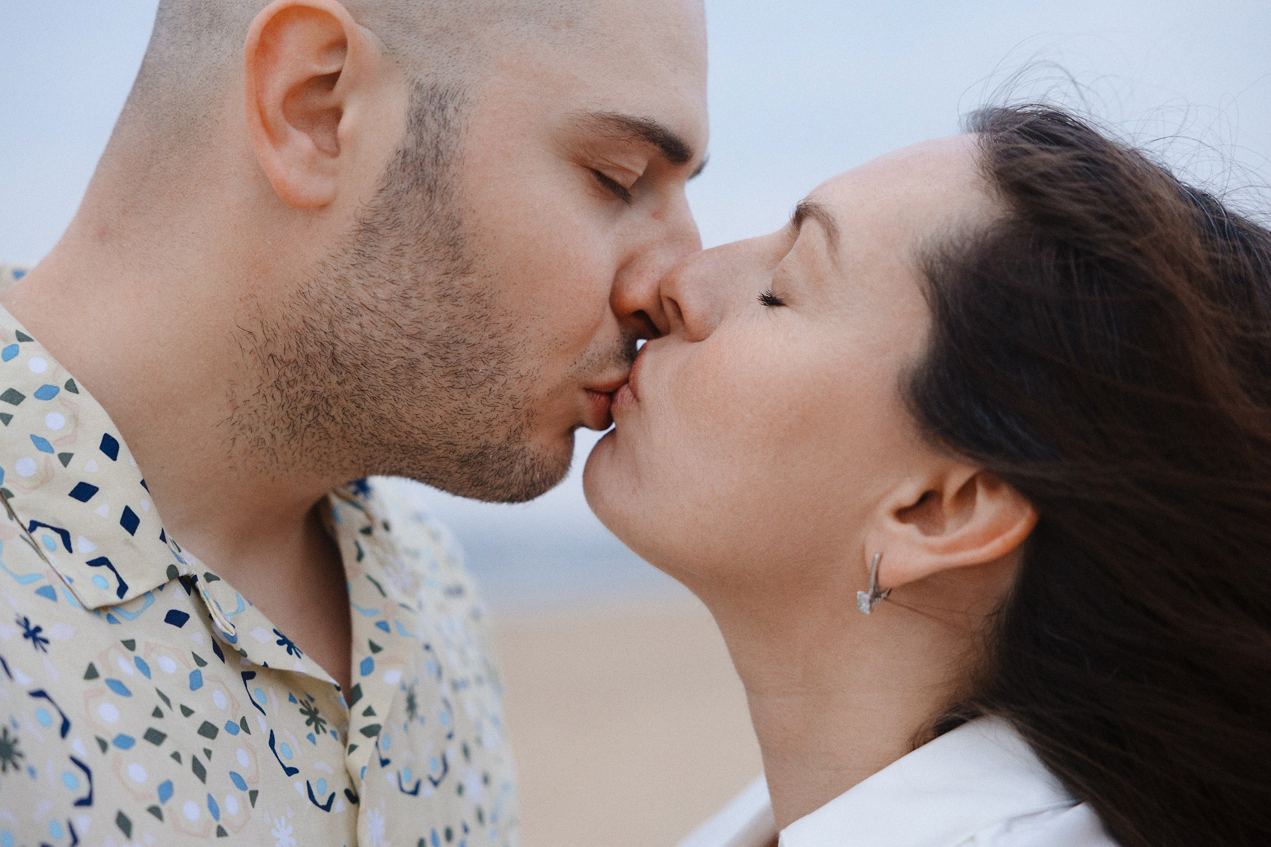 Беременная фотосессия на пляже с мужем и собакой — закат, дождь и настоящие эмоции. Евгений Тимофеев | Свадебный и контент-фотограф и видеограф в Риге