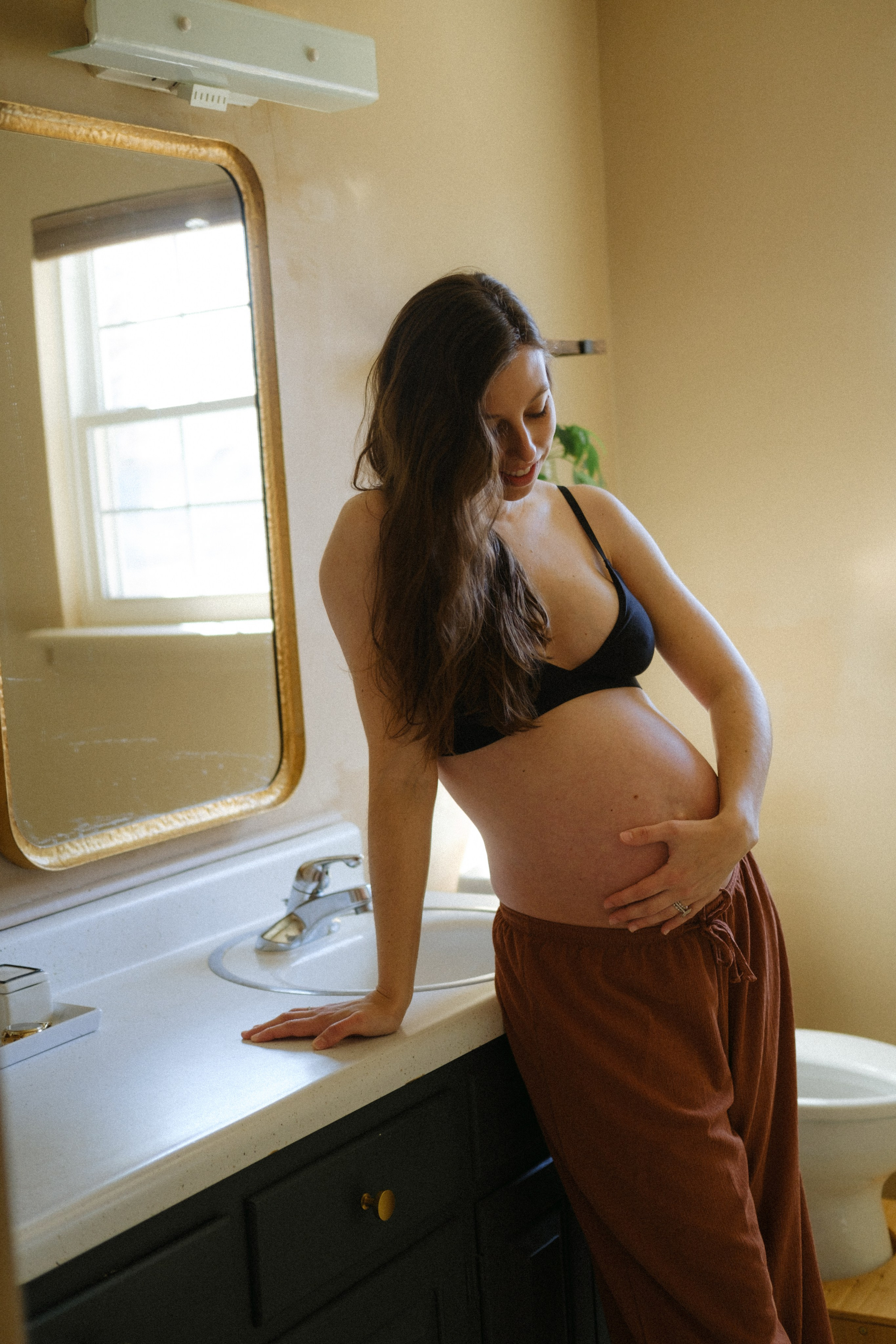 Maternity Photography Portfolio | Artistically capturing pregnancy in Richmond, VA. Family Photographer Richmond VA | Anna Dobrovolskaia