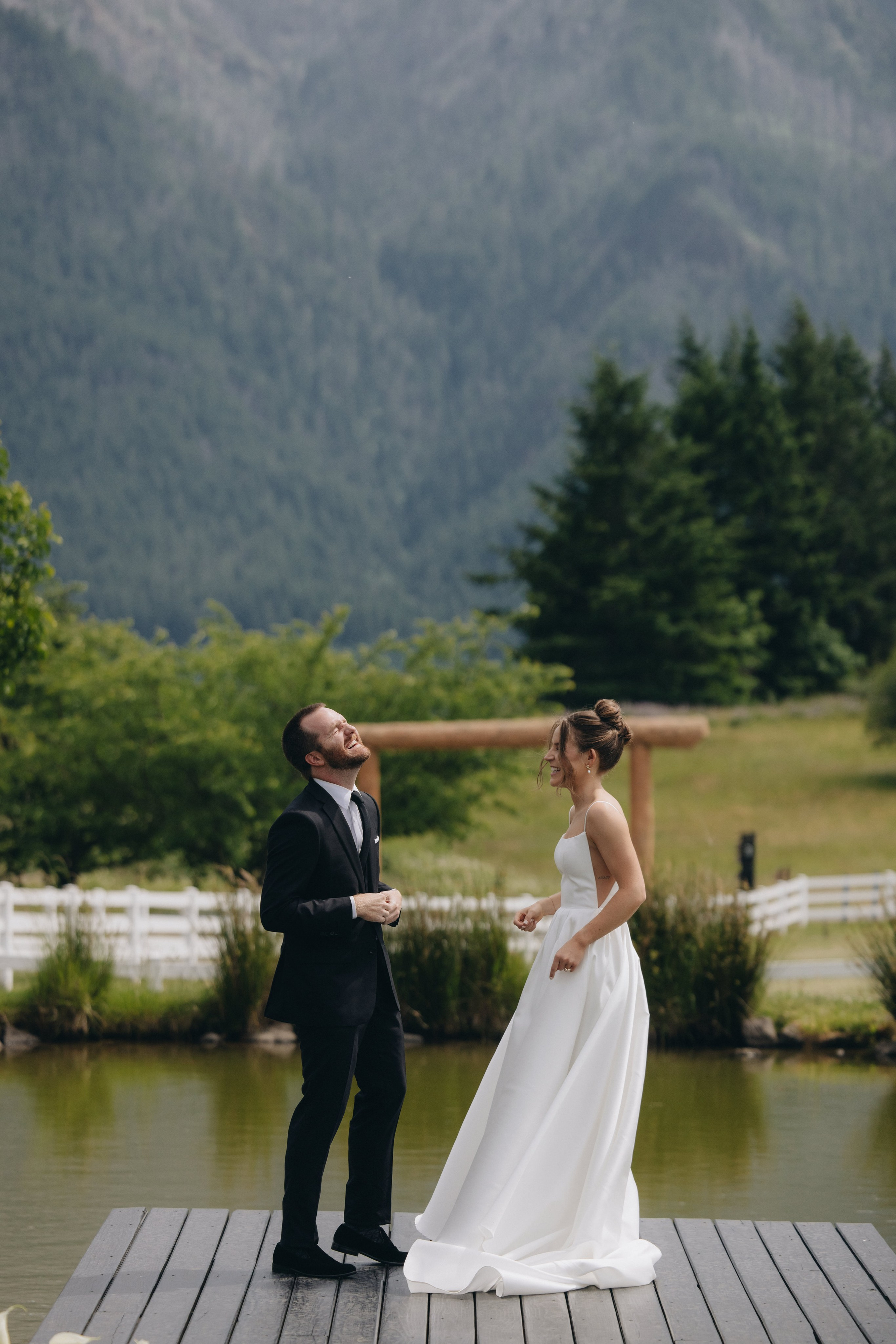 Wedding Shelby & Riley | Columbia River Gorge, WA | Georgy Shishkin Photography Photography. Portland Wedding Photographer | Authentic PNW Love Stories