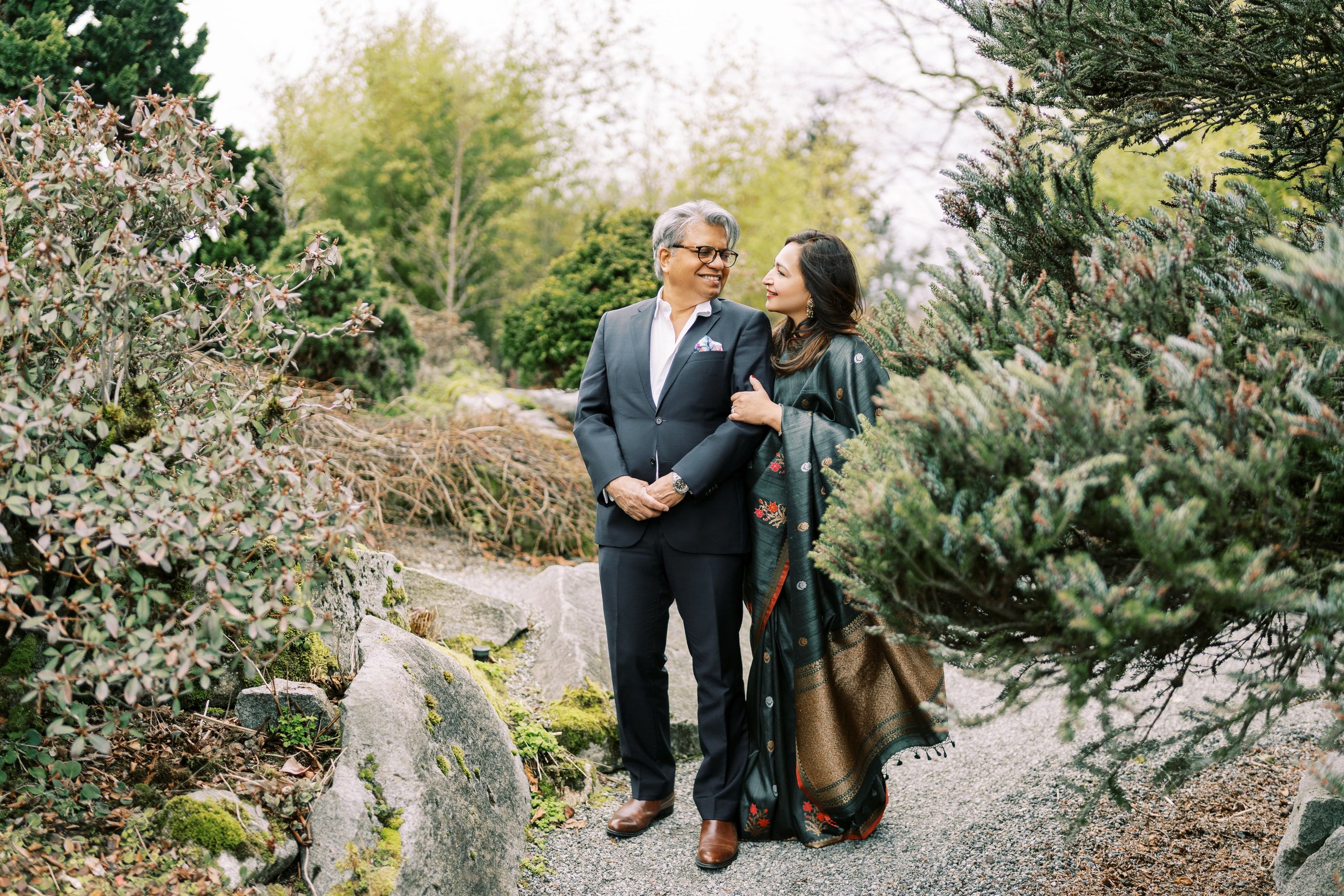 Family photoshoot at Bellevue Botanical Garden. March 2024. EVAN ARISTOV WEDDING PHOTOGRAPHY — Seattle Wedding Photographer