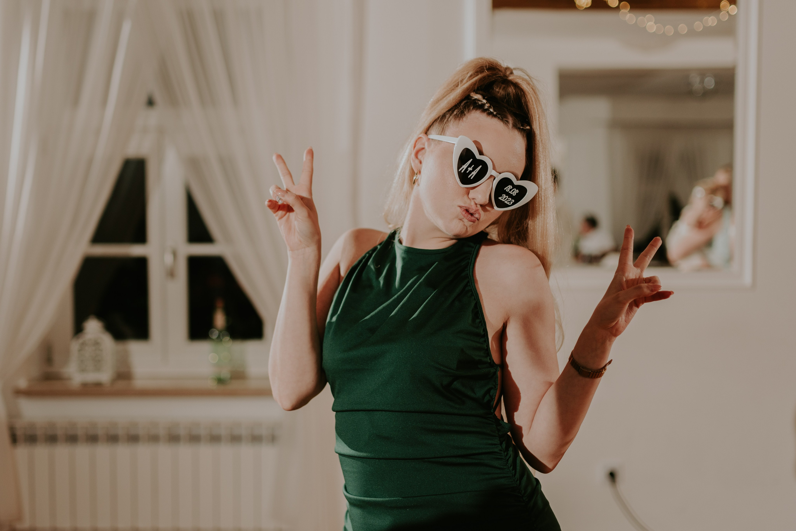 Dwór Wierzbno: plenerowy ślub pod wierzbą. Karkowskafoto - fotografia miłości