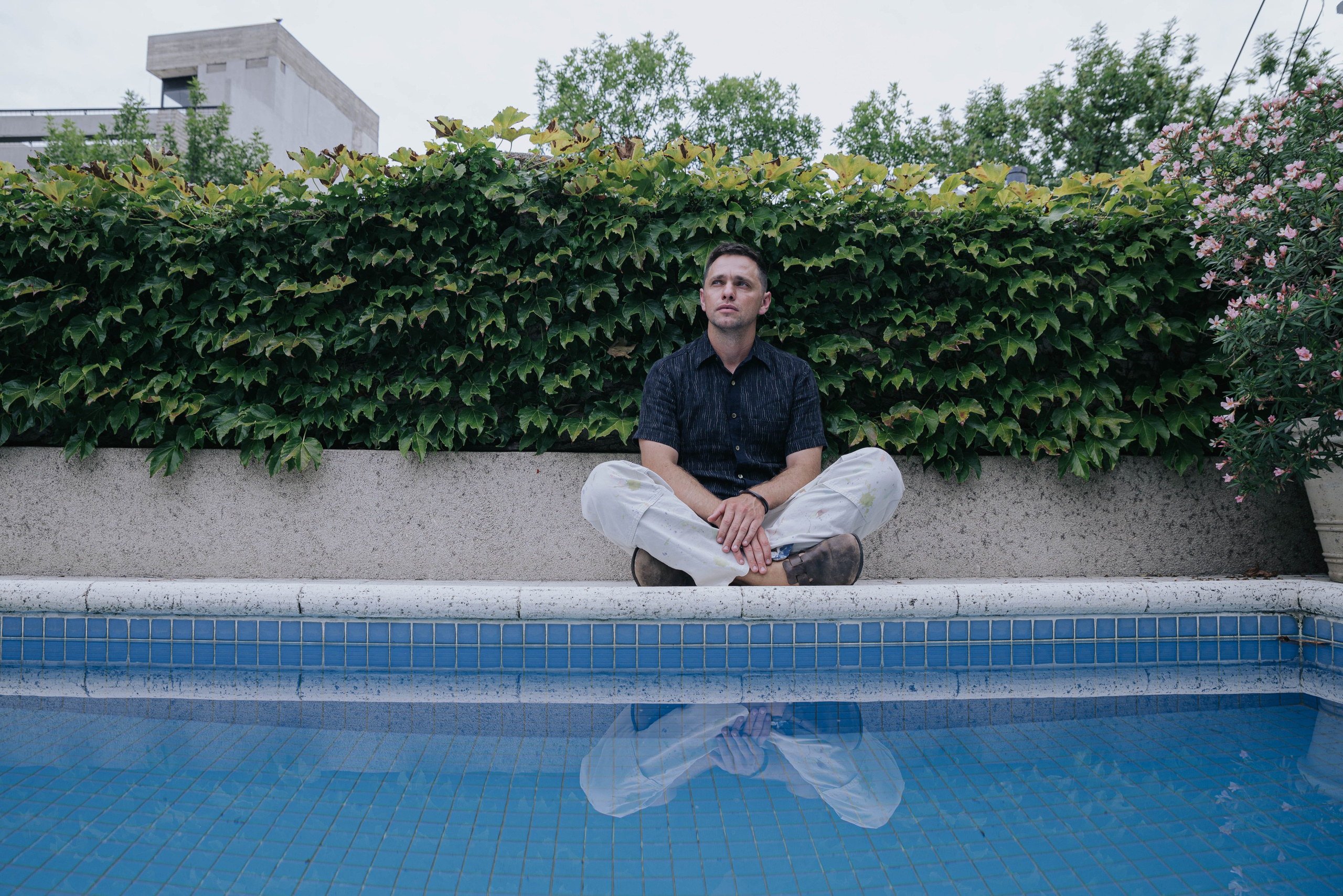 Docdocdoc. Visiting a Friend. Photographer @elmirkami in the city of Buenos Aires