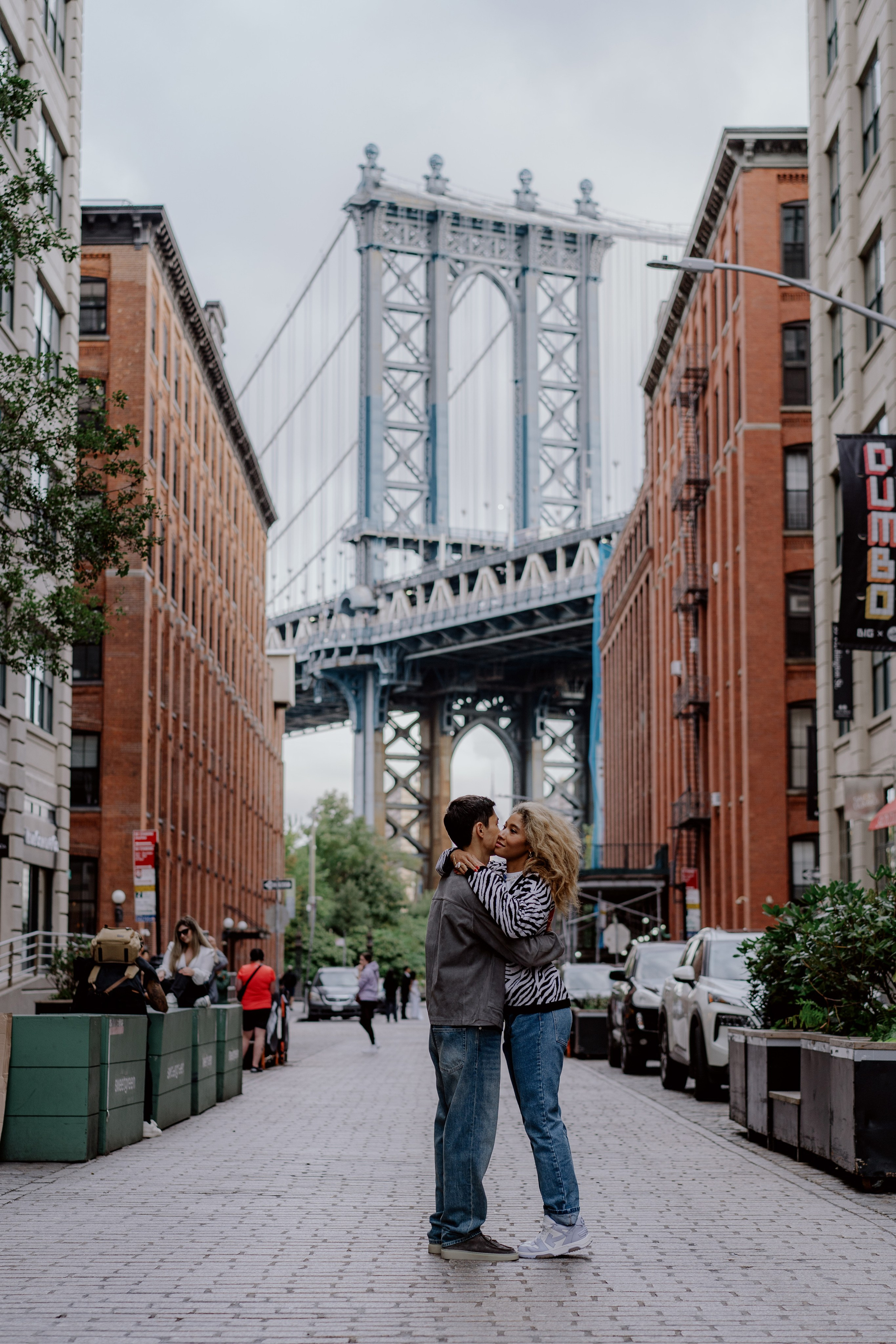 Rooklyn Bridge Sunrise Photography | DUMBO NYC Photo Session Guide. Videographer and photographer in New York // MAKAROV.VIDEO