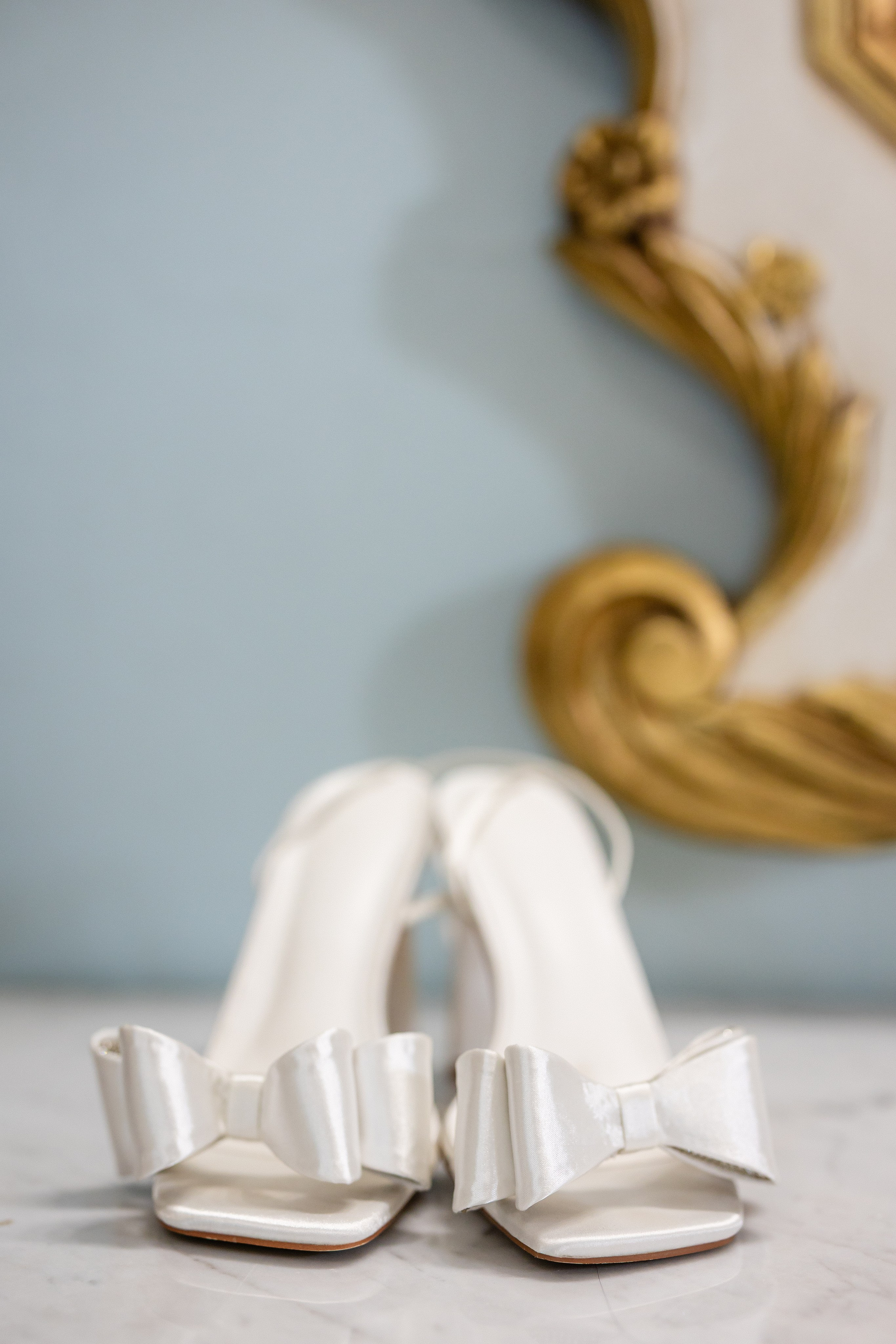 Lester & Annalise’s Romantic Summer Wedding at Gassaway Mansion in Greenville, SC. Wedding and portrait photography in Greenville SC