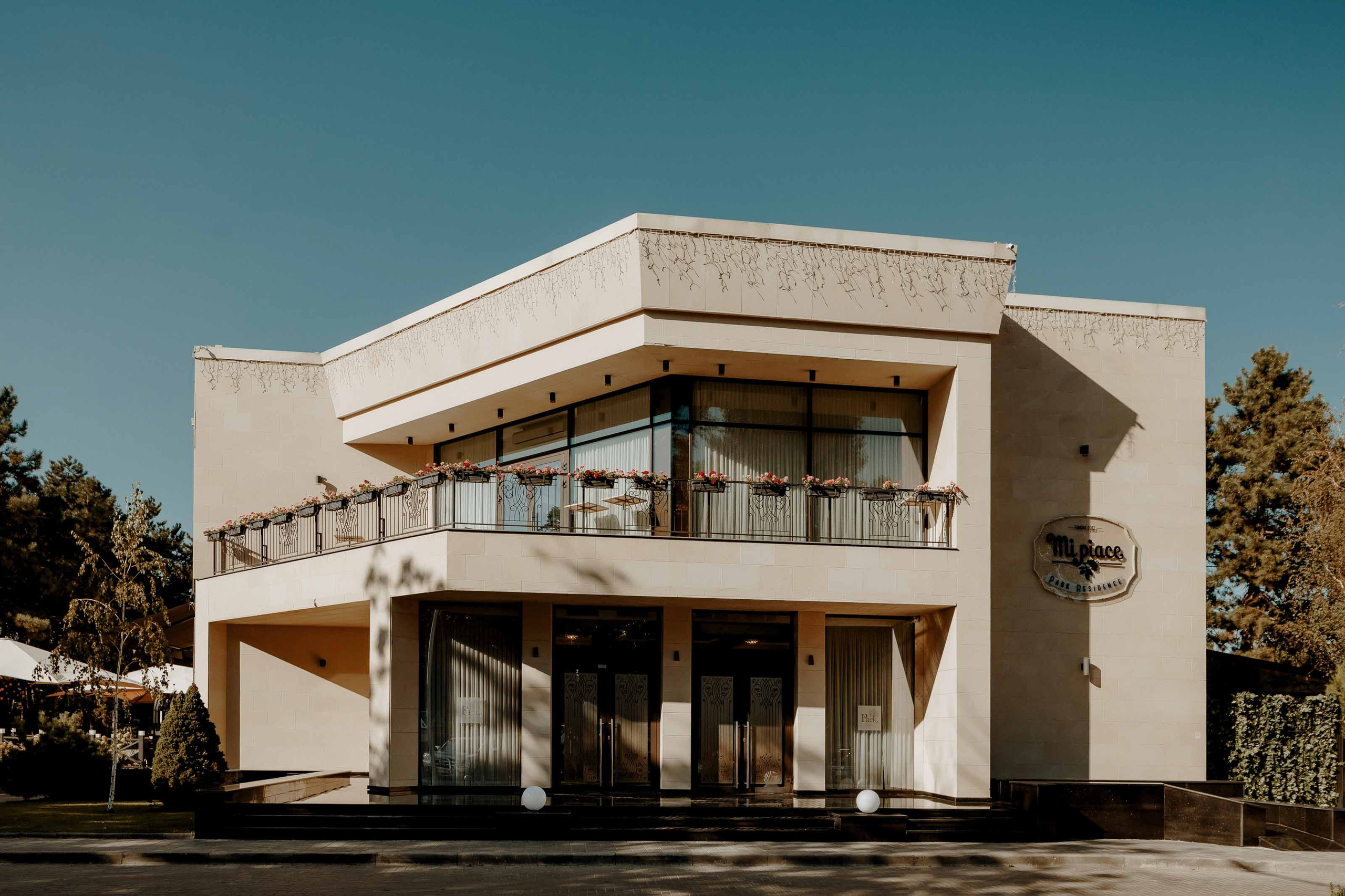 Dragoste pe buze. Servicii Foto Video în Chișinău și Europa ID-Brothers