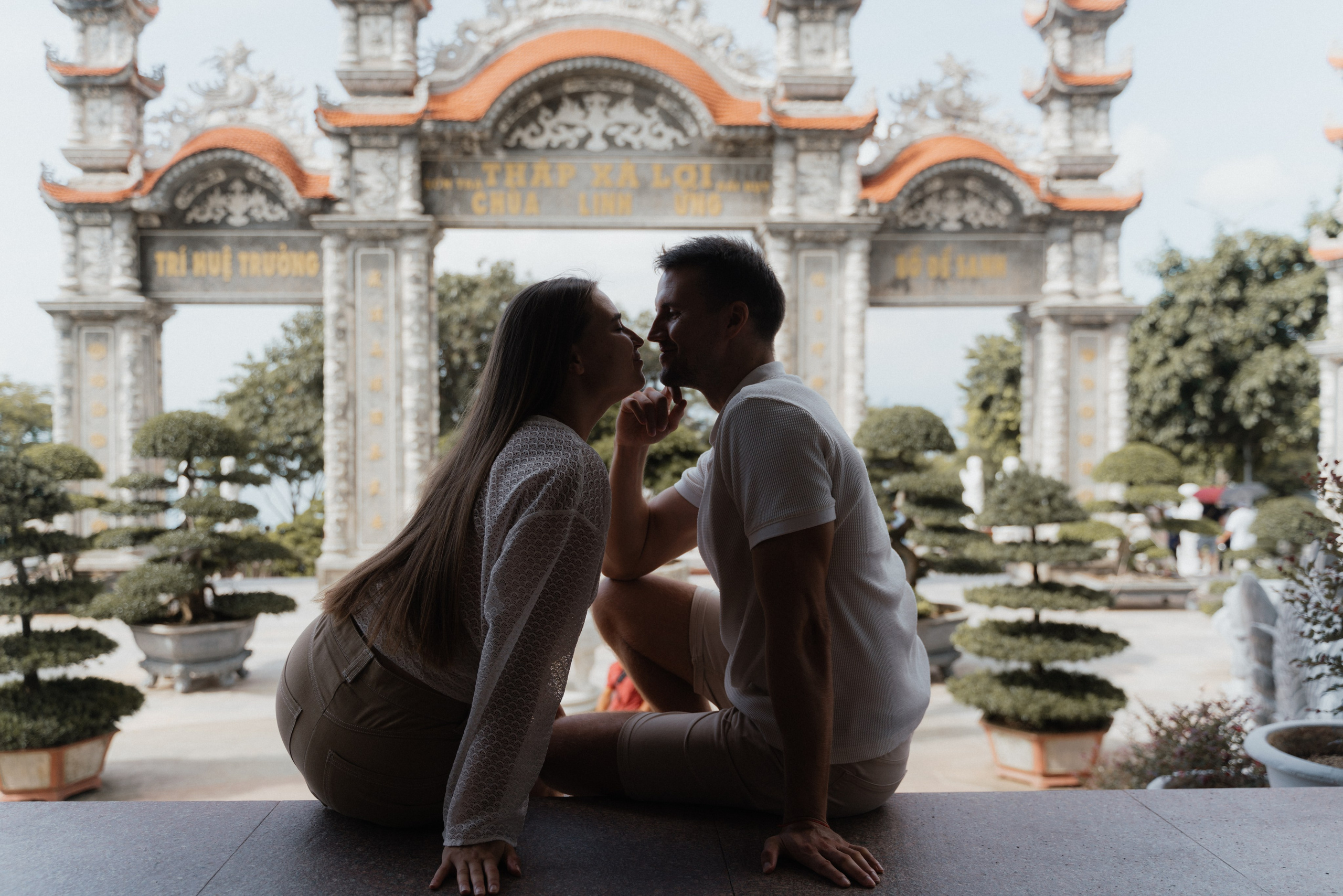 Парная съемка у храма Леди Будды в Дананге. Фотограф в Дананге, Вьетнам. Эстетика и лайфстайл