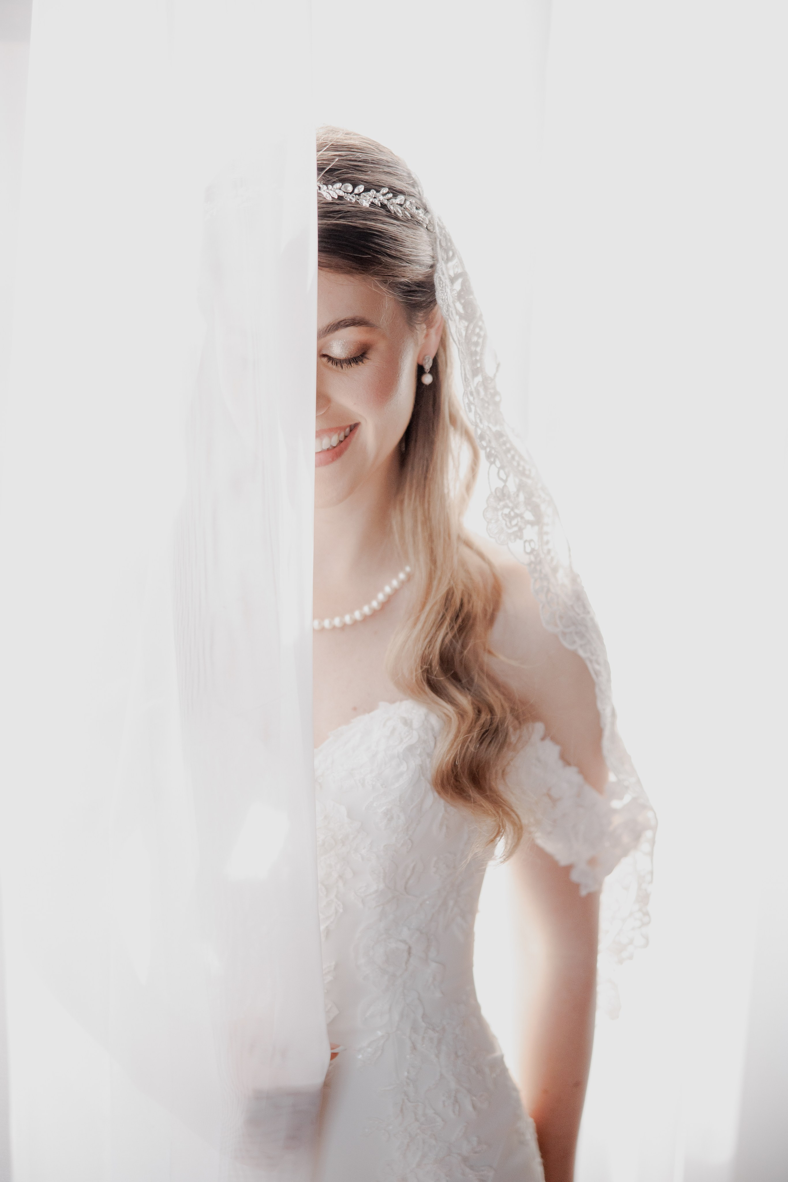 Fotografía de bodas en Colombia y América Latina: Celebra el amor en lugares emblemáticos con la guía experta de un fotógrafo comprometido.